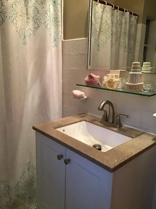 Toilet in Brookview Manor Inn