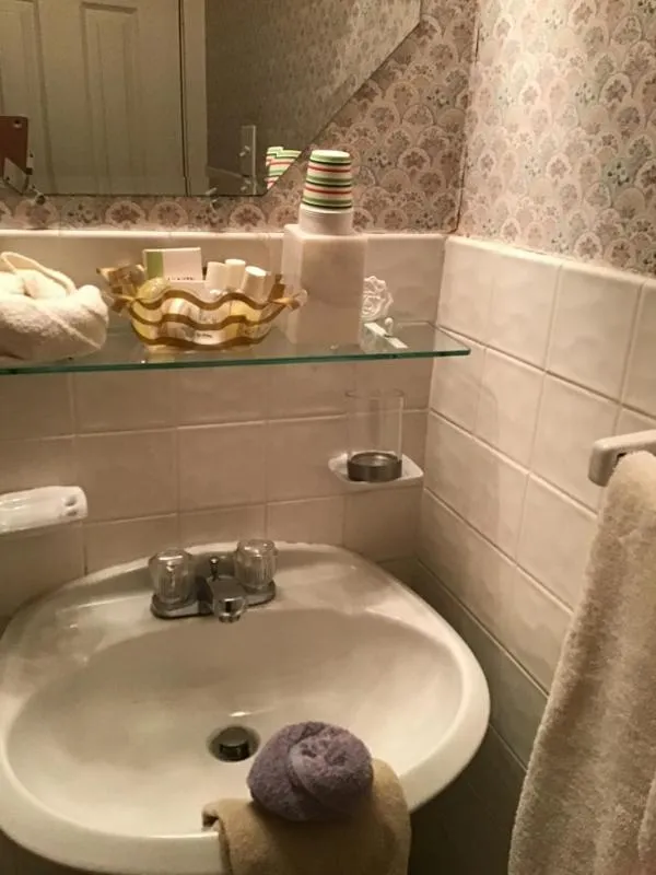 Bathroom in Brookview Manor Inn
