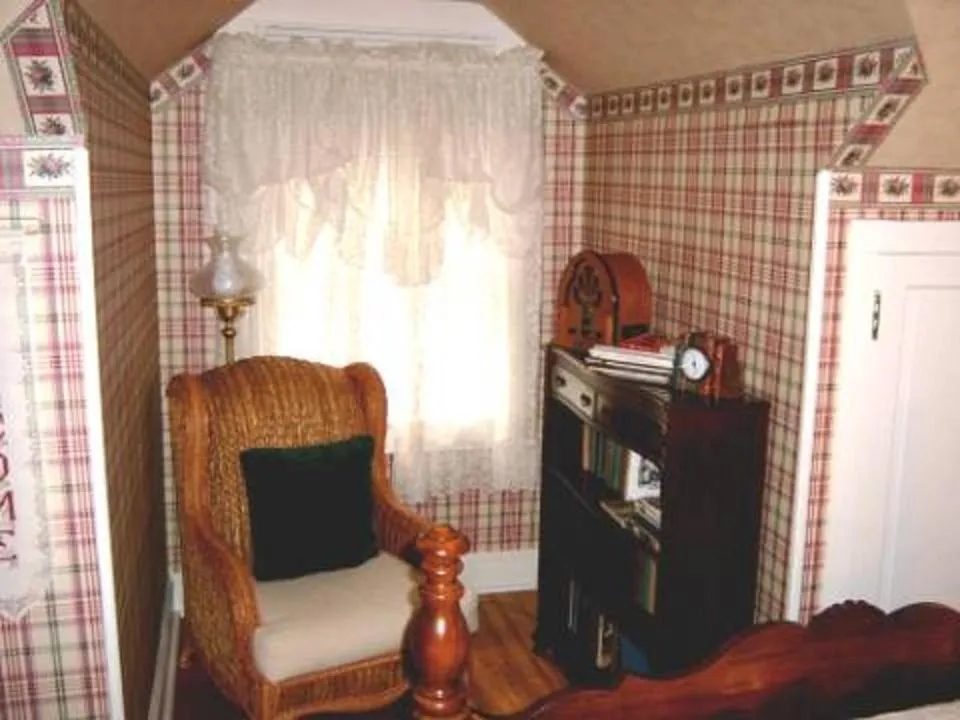 Living room in Brookview Manor Inn