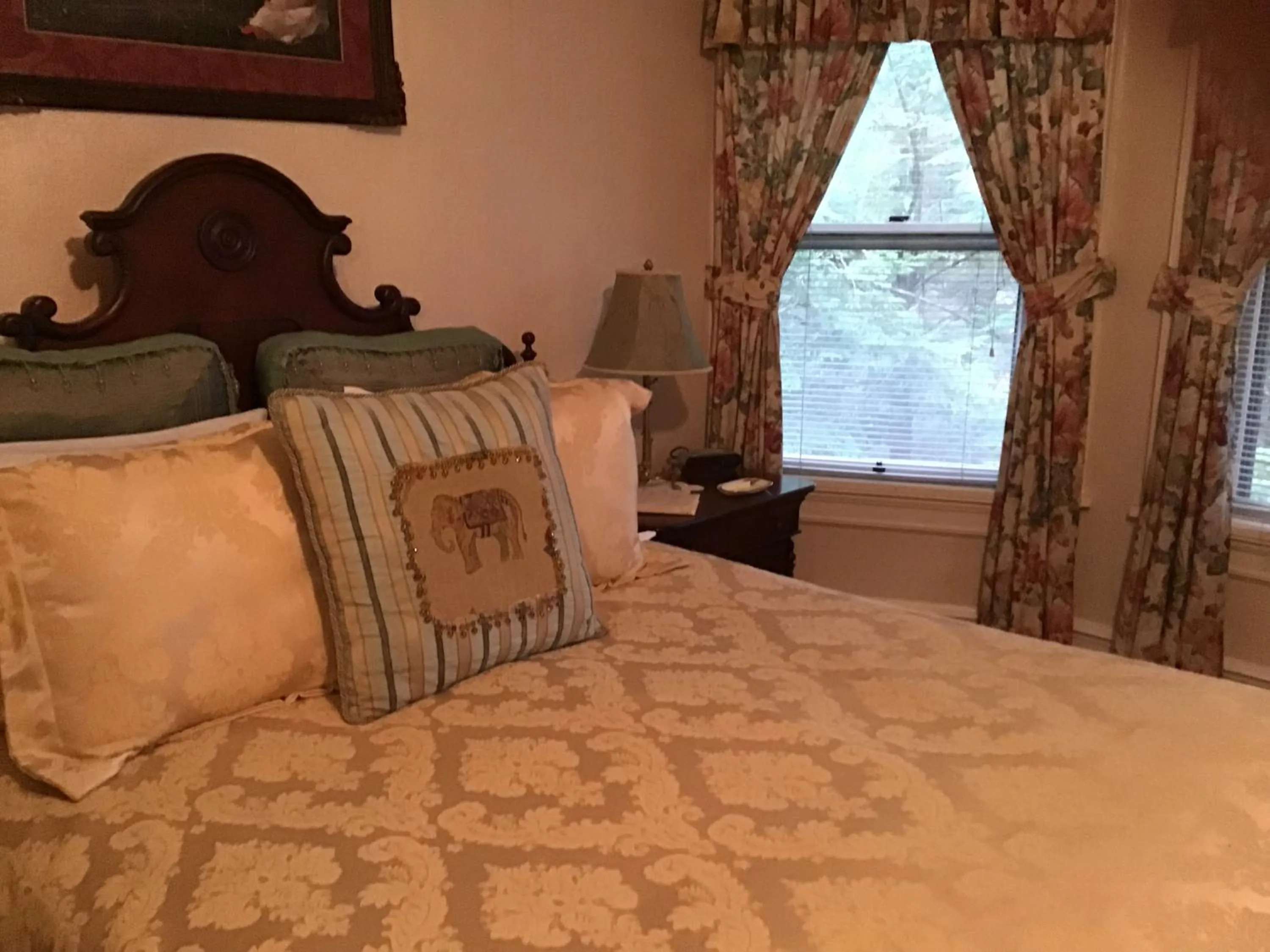 Bedroom, Bed in Brookview Manor Inn