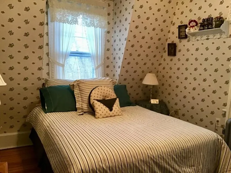 Bed in Brookview Manor Inn