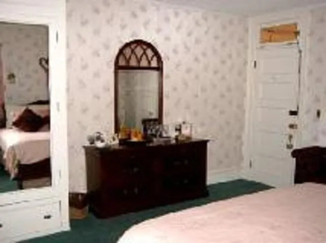 furniture, Bed in Brookview Manor Inn