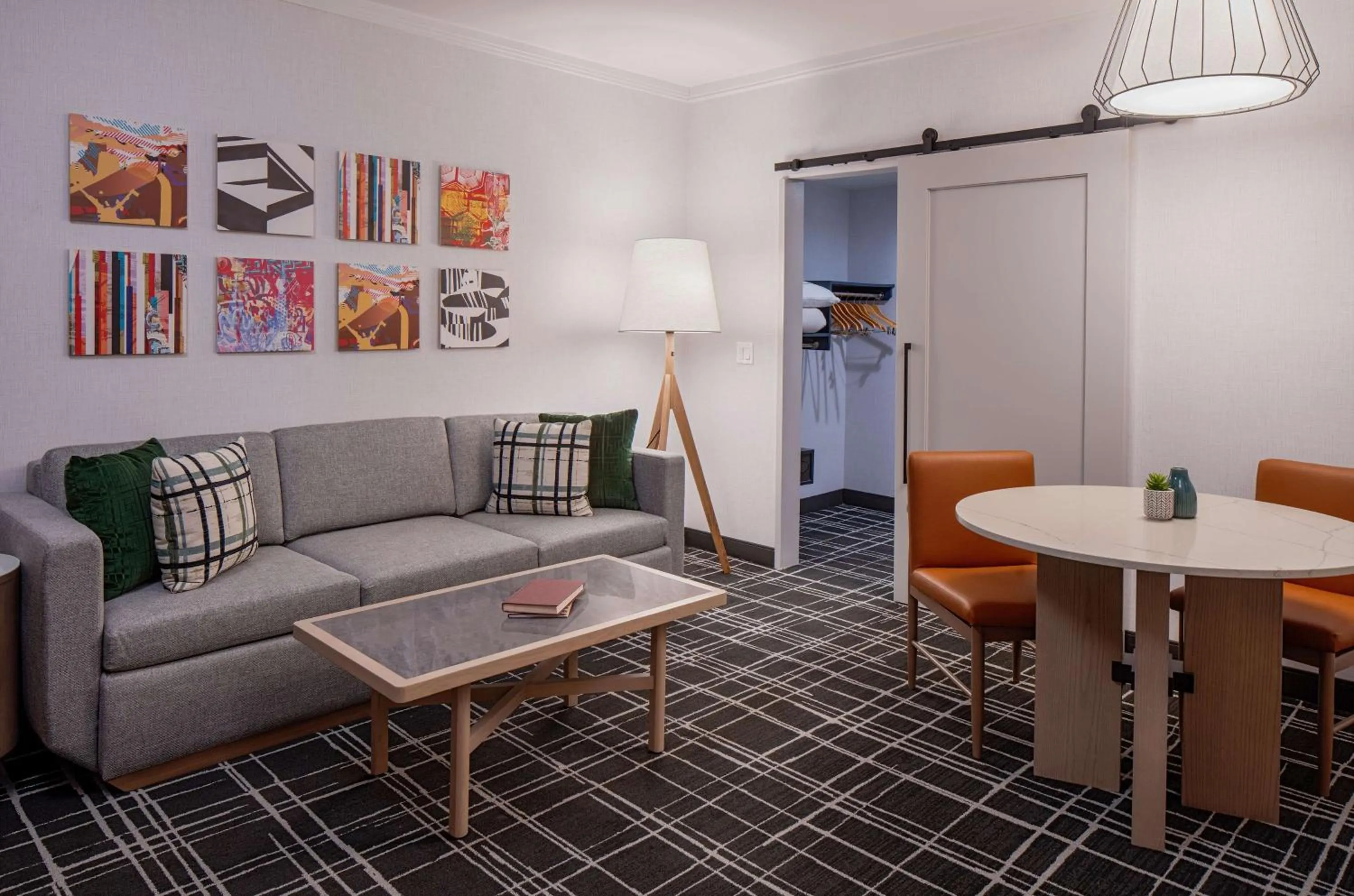 Living room in Doubletree Suites by Hilton Salt Lake City