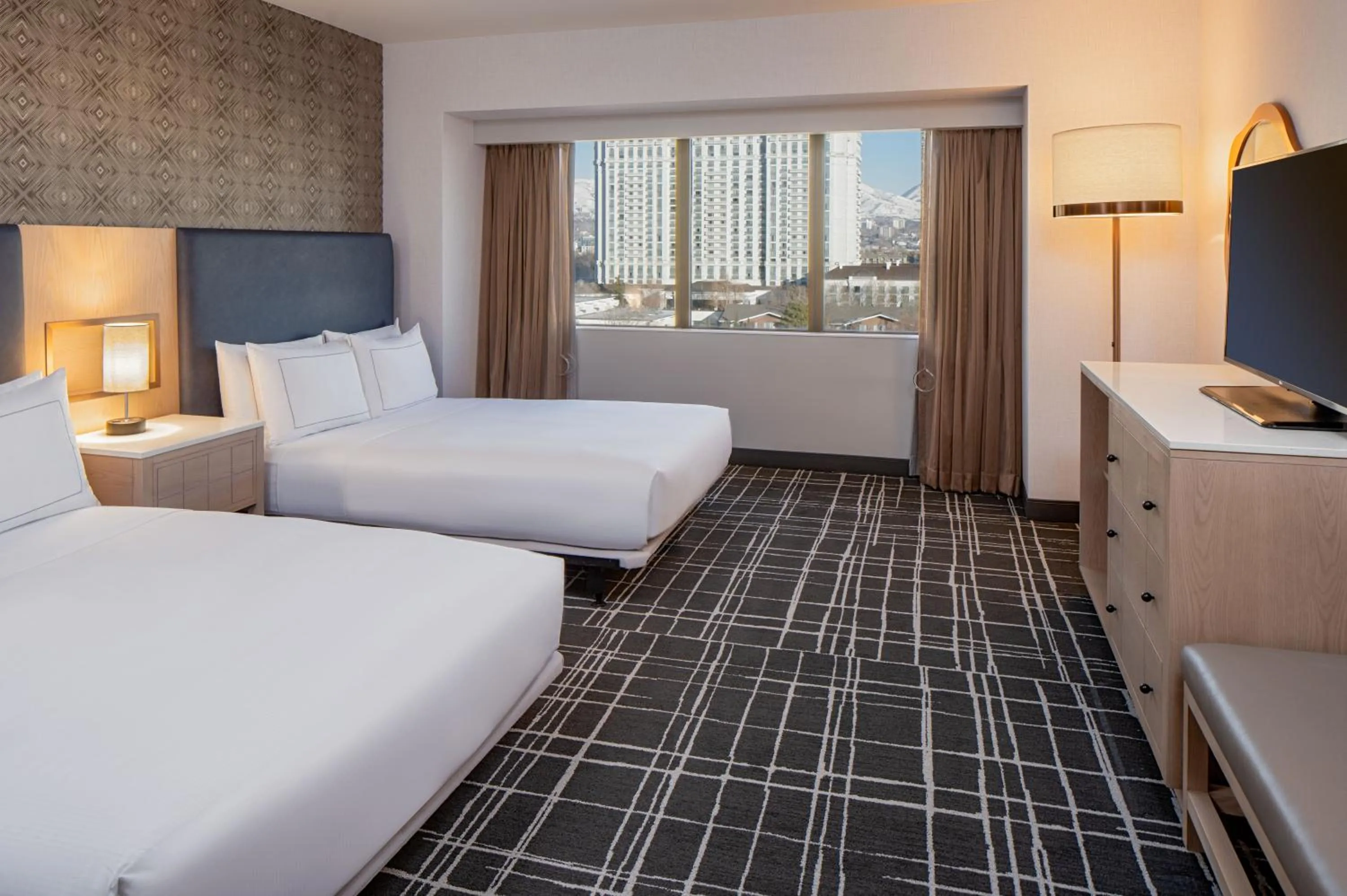 Bed in Doubletree Suites by Hilton Salt Lake City