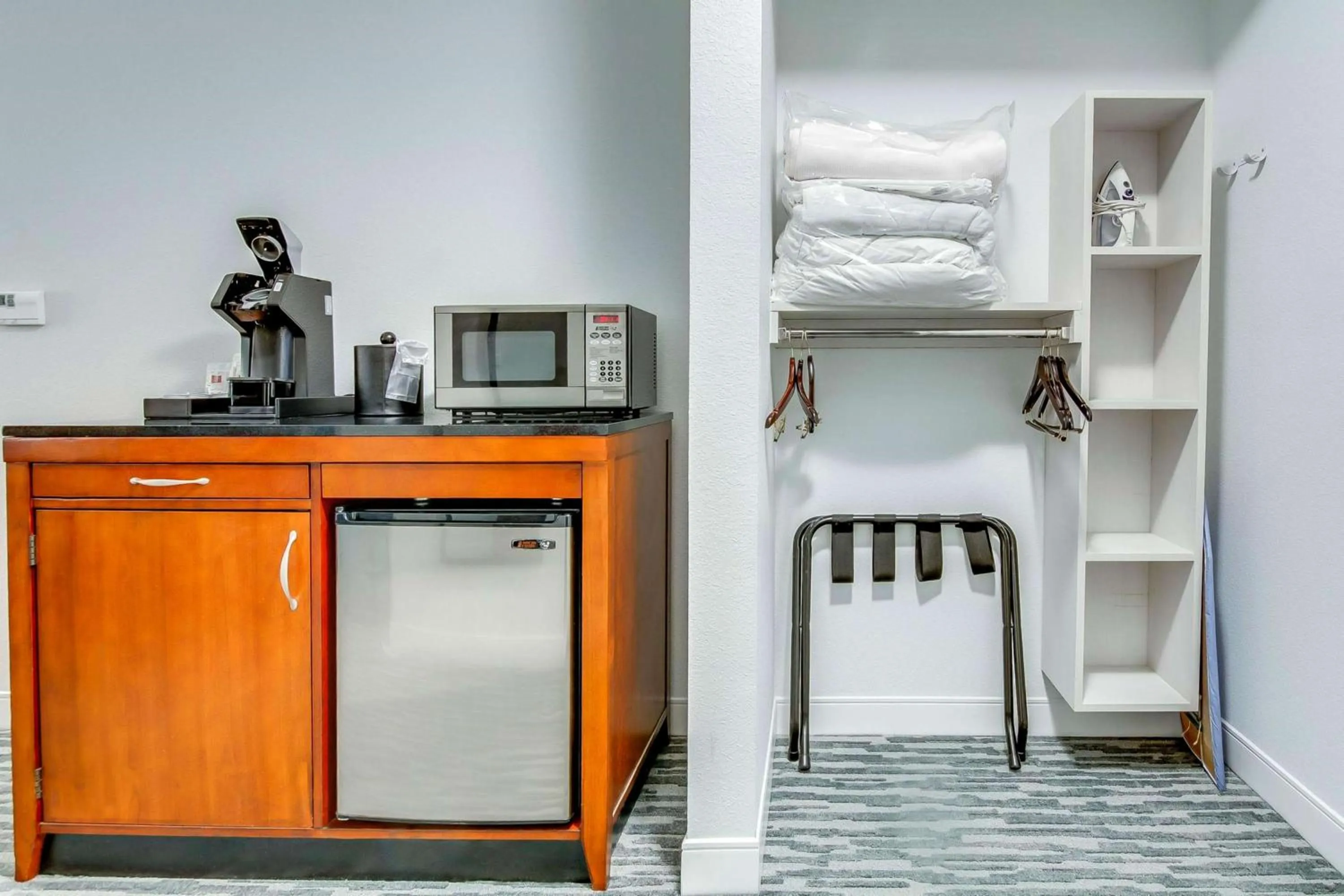 Photo of the whole room in Hilton Garden Inn Louisville-Northeast