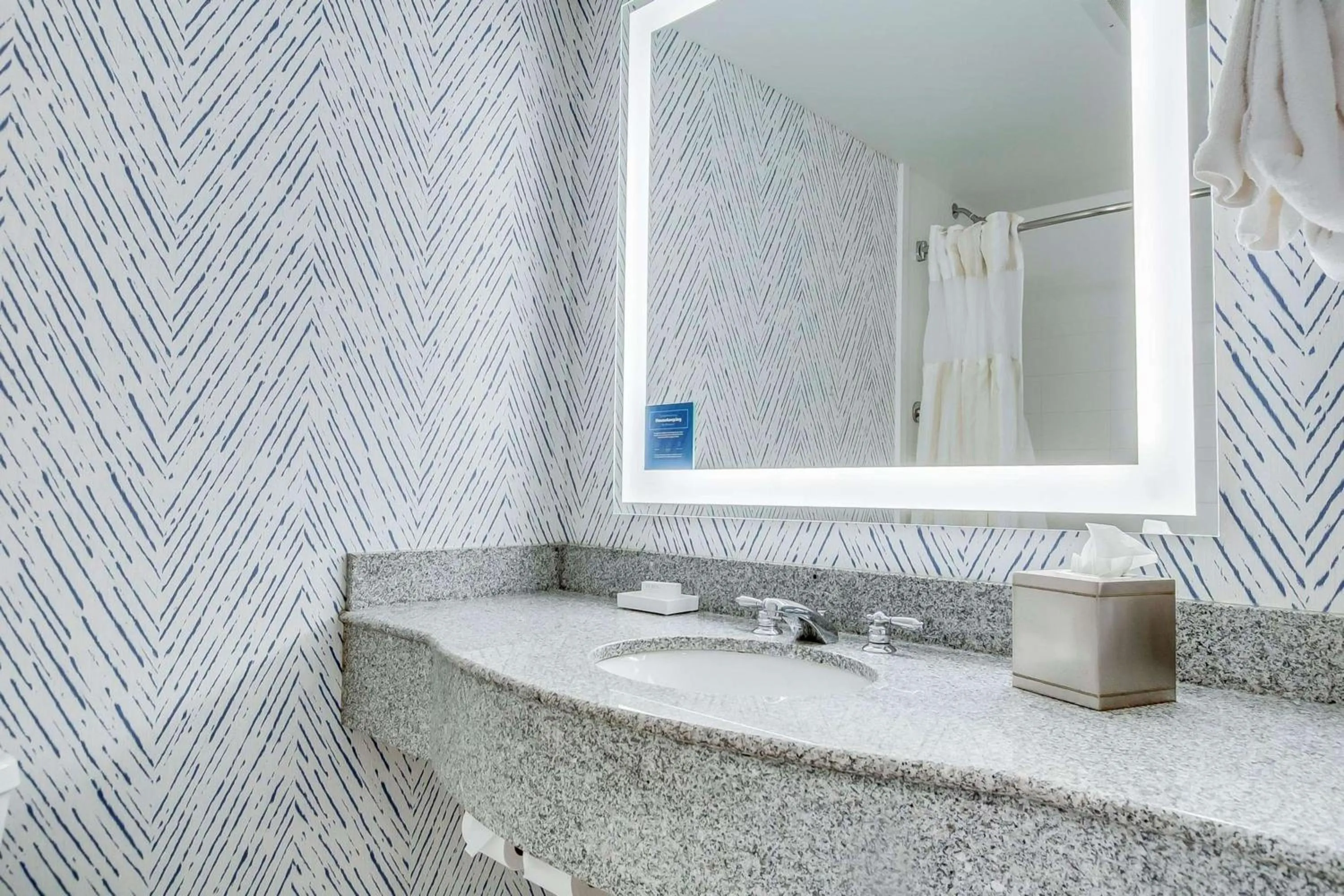 Bathroom in Hilton Garden Inn Louisville-Northeast