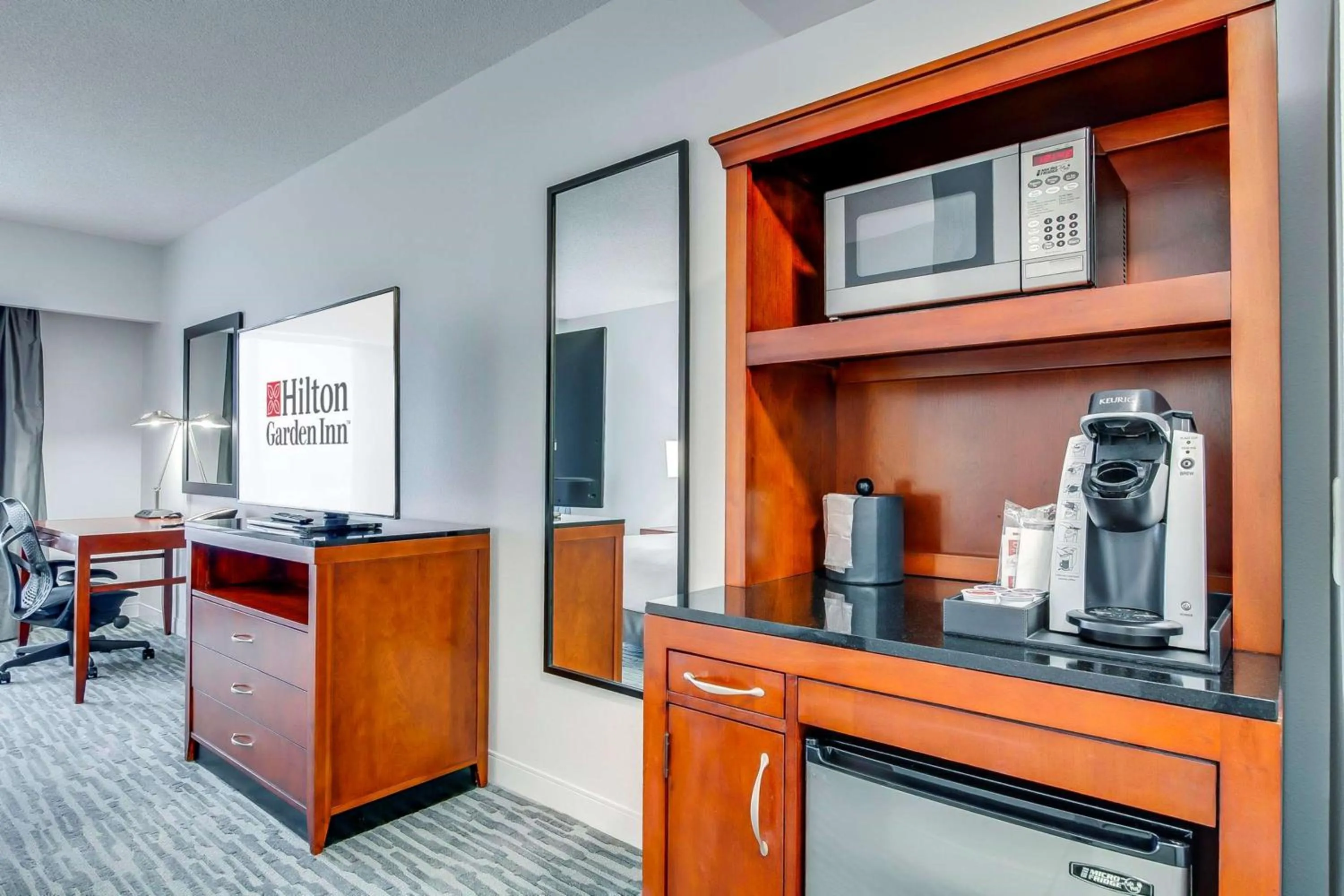 Bedroom in Hilton Garden Inn Louisville-Northeast