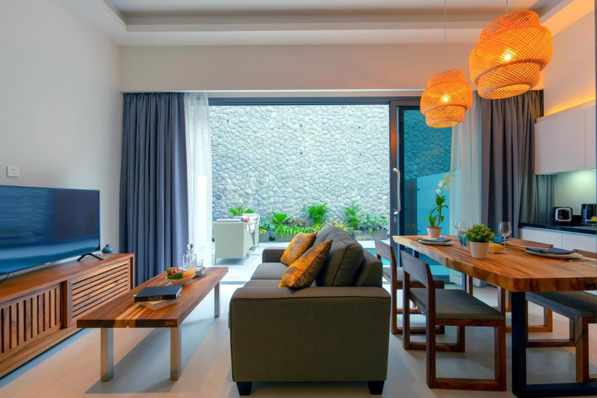 TV and multimedia in Patong Heights