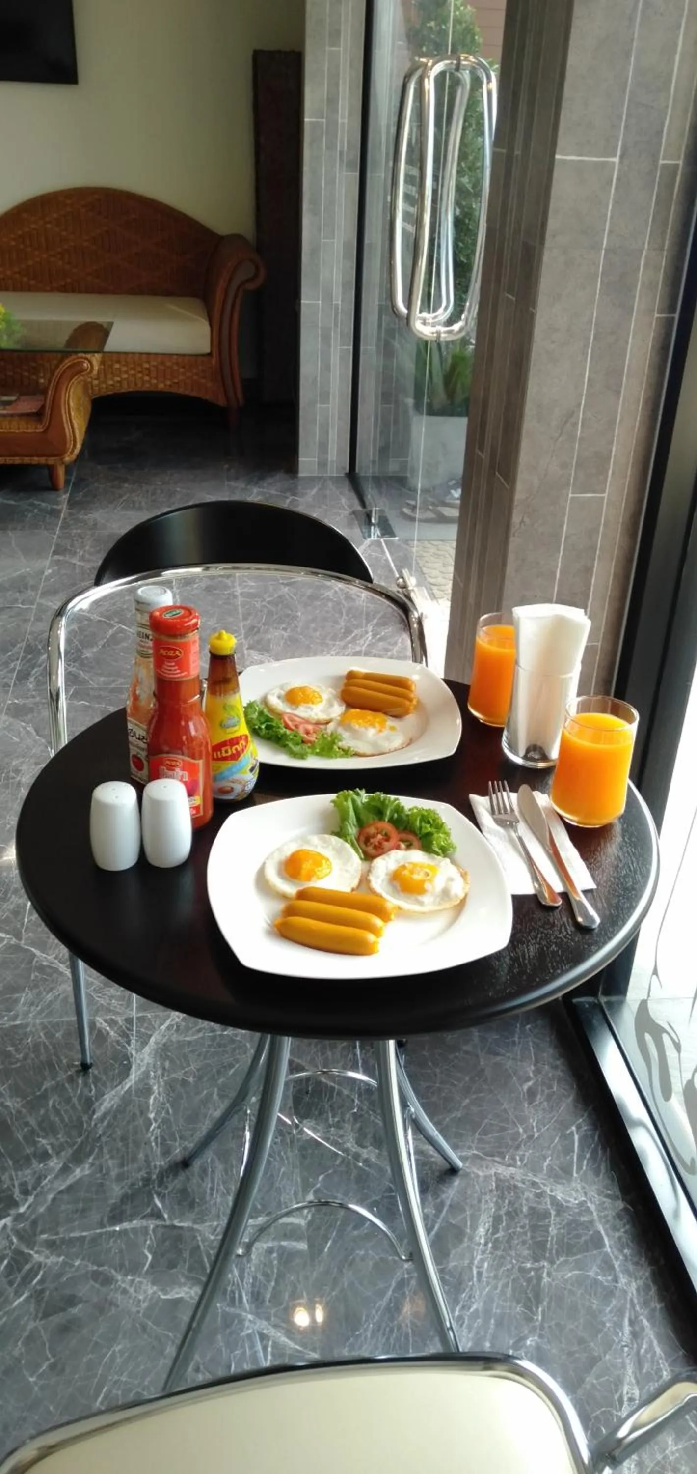 American breakfast in Suthep Home & Hostel