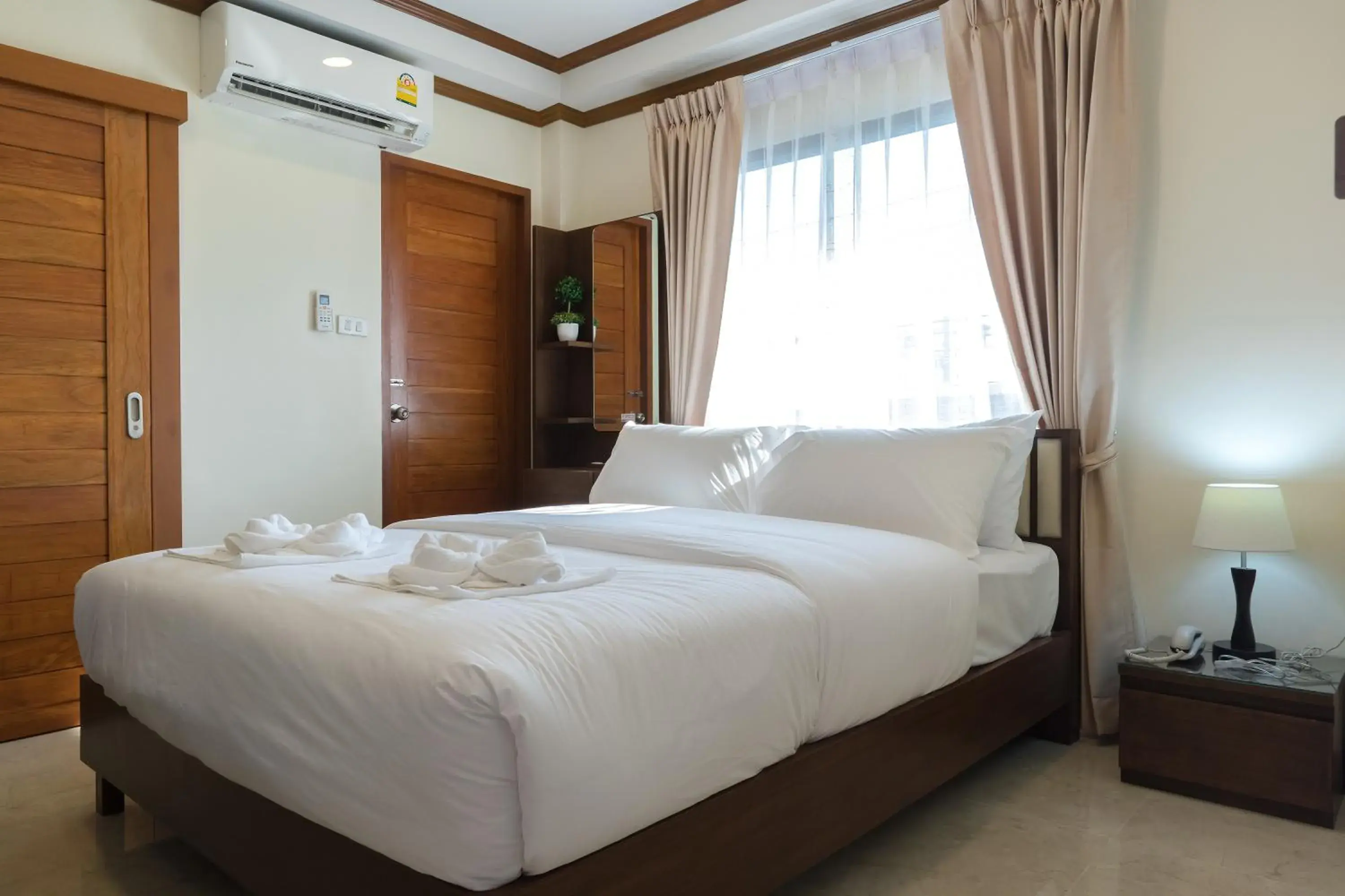Superior Room with Window in Suthep Home & Hostel Superior Room with Window in Suthep Home & Hostel