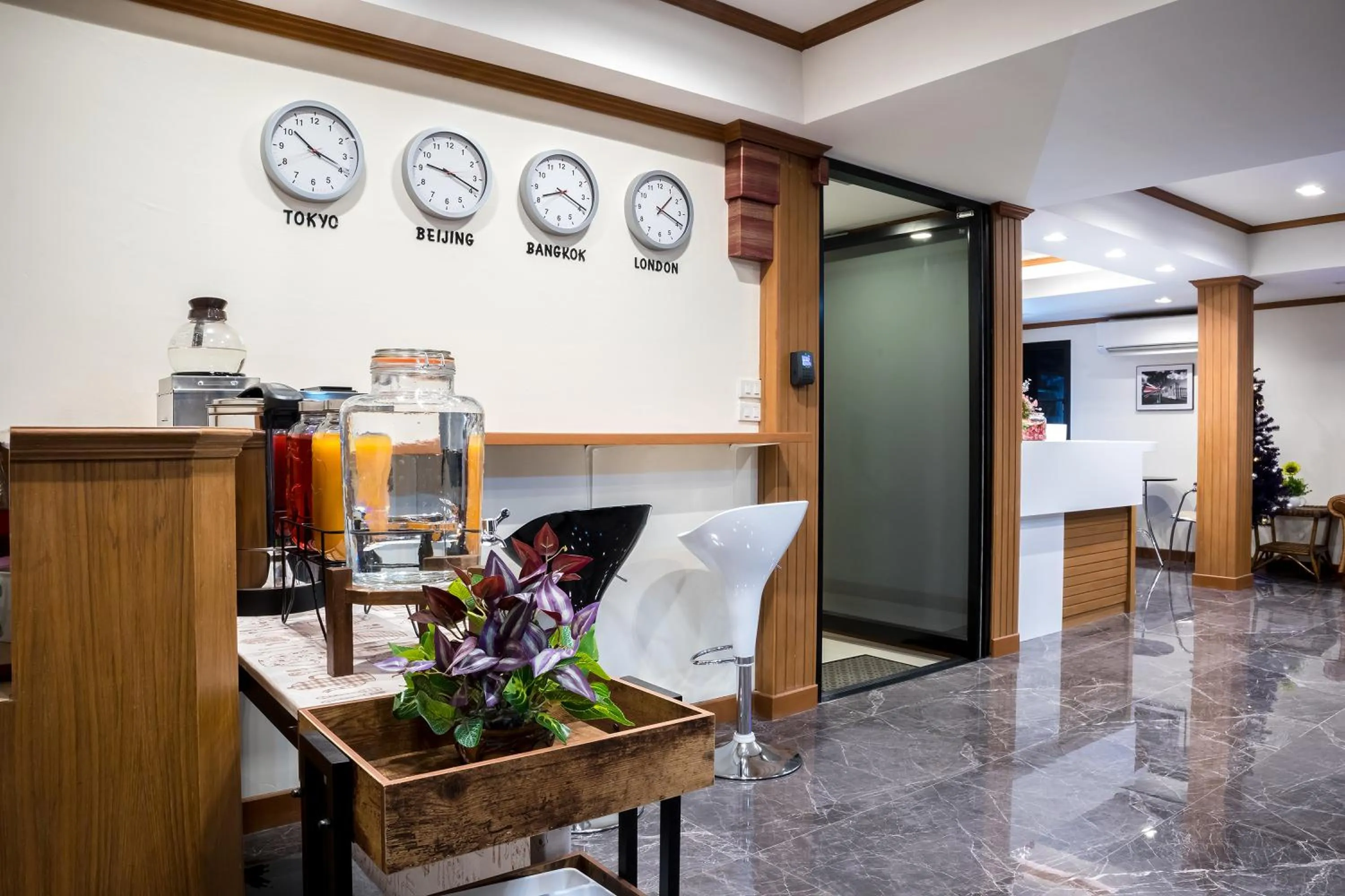 Restaurant/places to eat in Suthep Home & Hostel