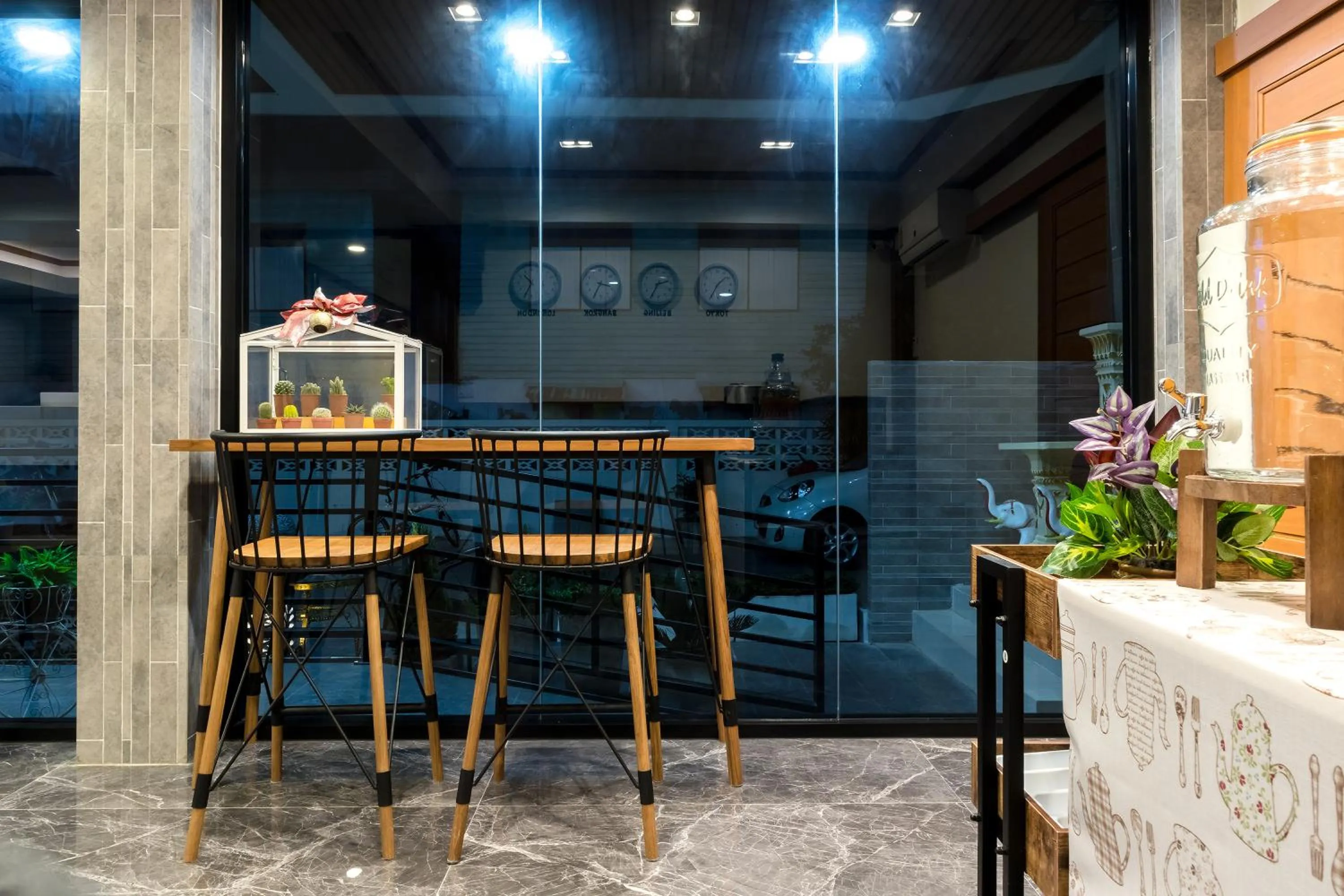 Dining area in Suthep Home & Hostel