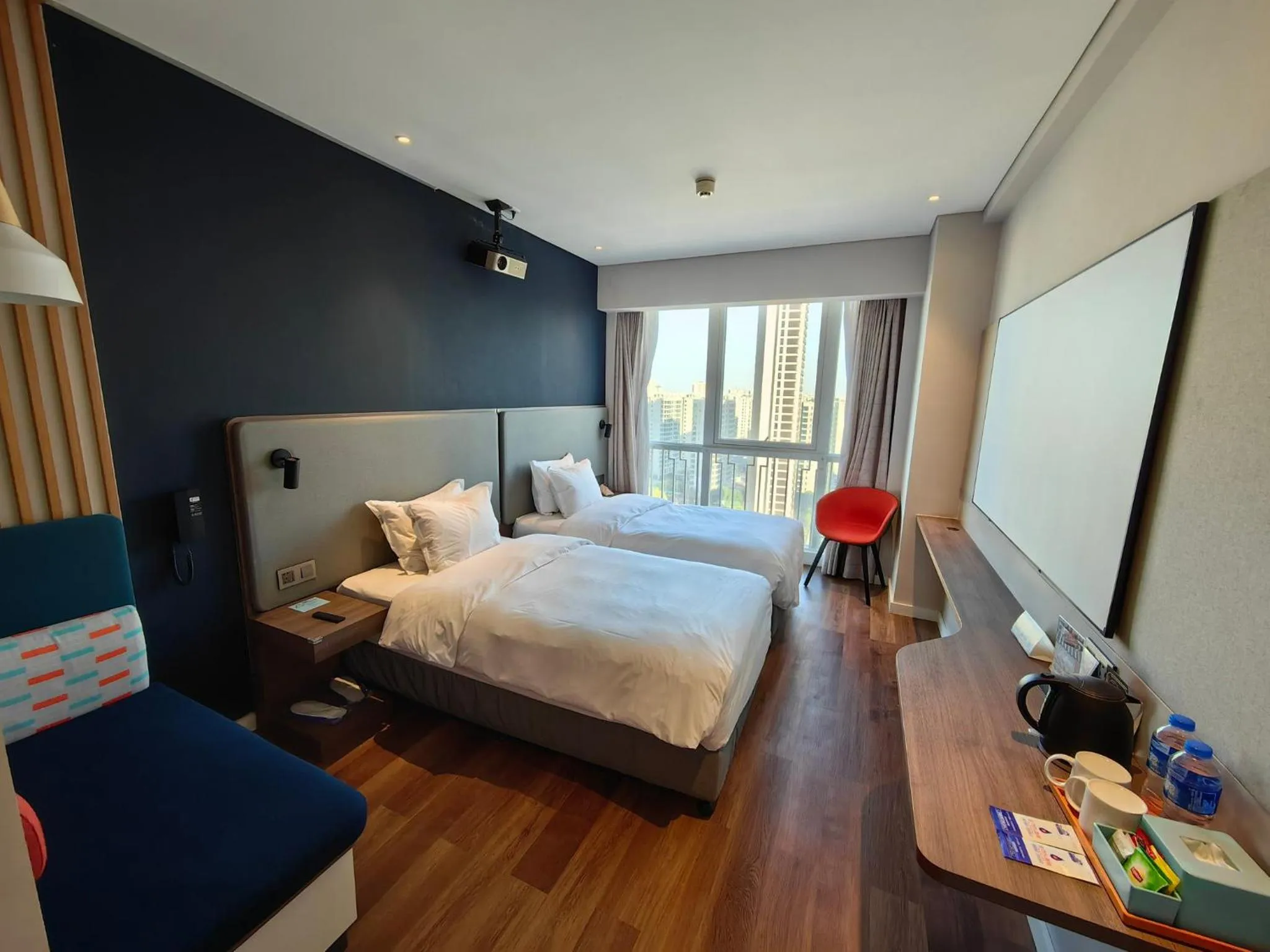 Photo of the whole room, Bed in Holiday Inn Express Liyang Huafu by IHG