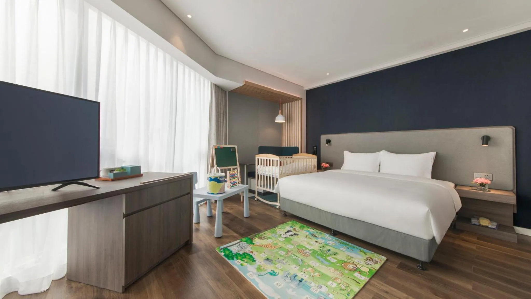 Photo of the whole room, Bed in Holiday Inn Express Liyang Huafu by IHG