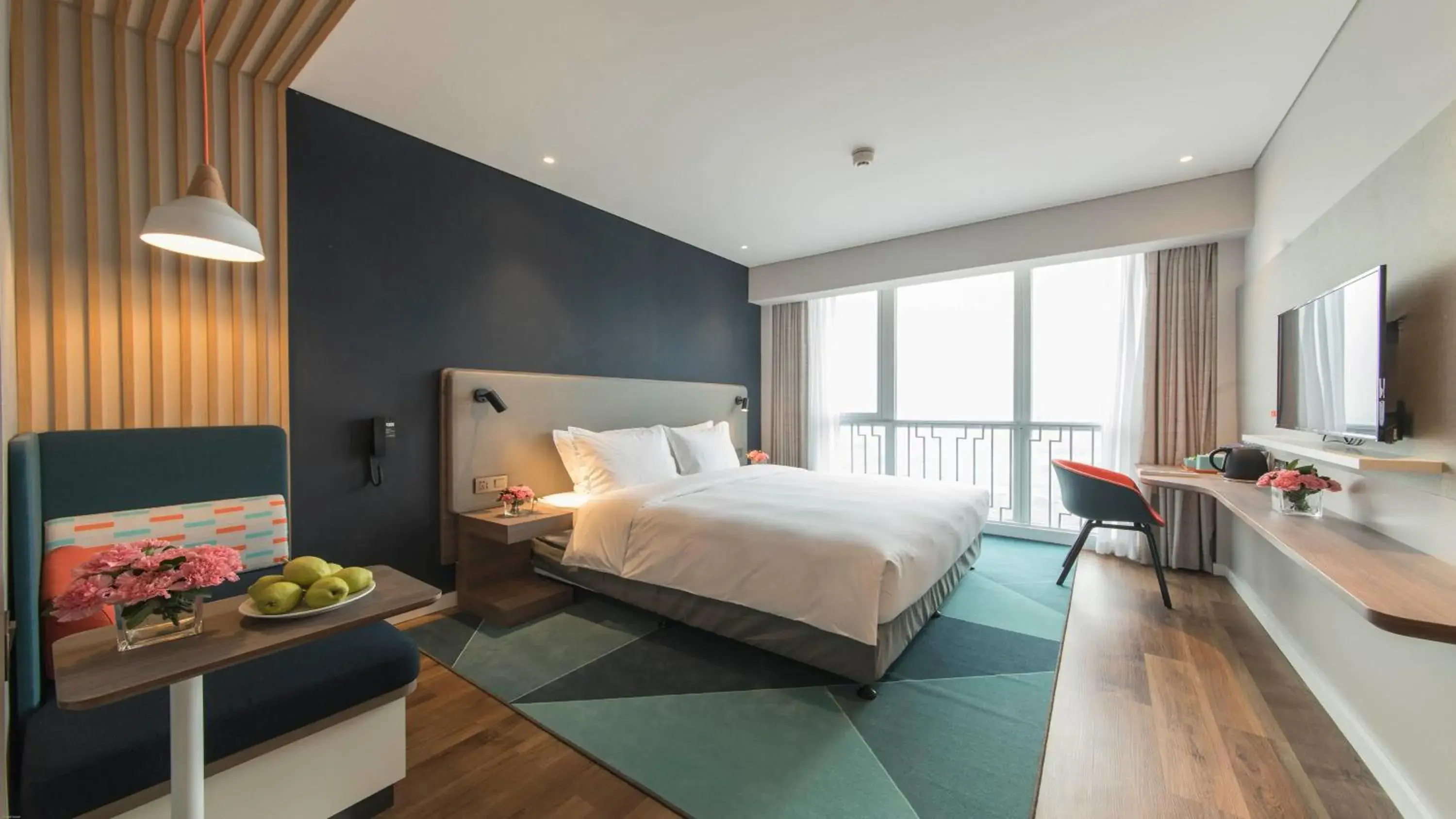 Standard King Room with Lake View in Holiday Inn Express Liyang Huafu by IHG Standard King Room with Lake View in Holiday Inn Express Liyang Huafu by IHG