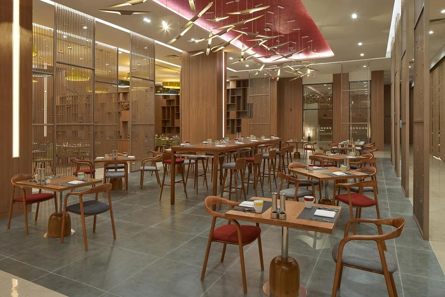 Restaurant/places to eat in Holiday Inn & Suites Saigon Airport by IHG