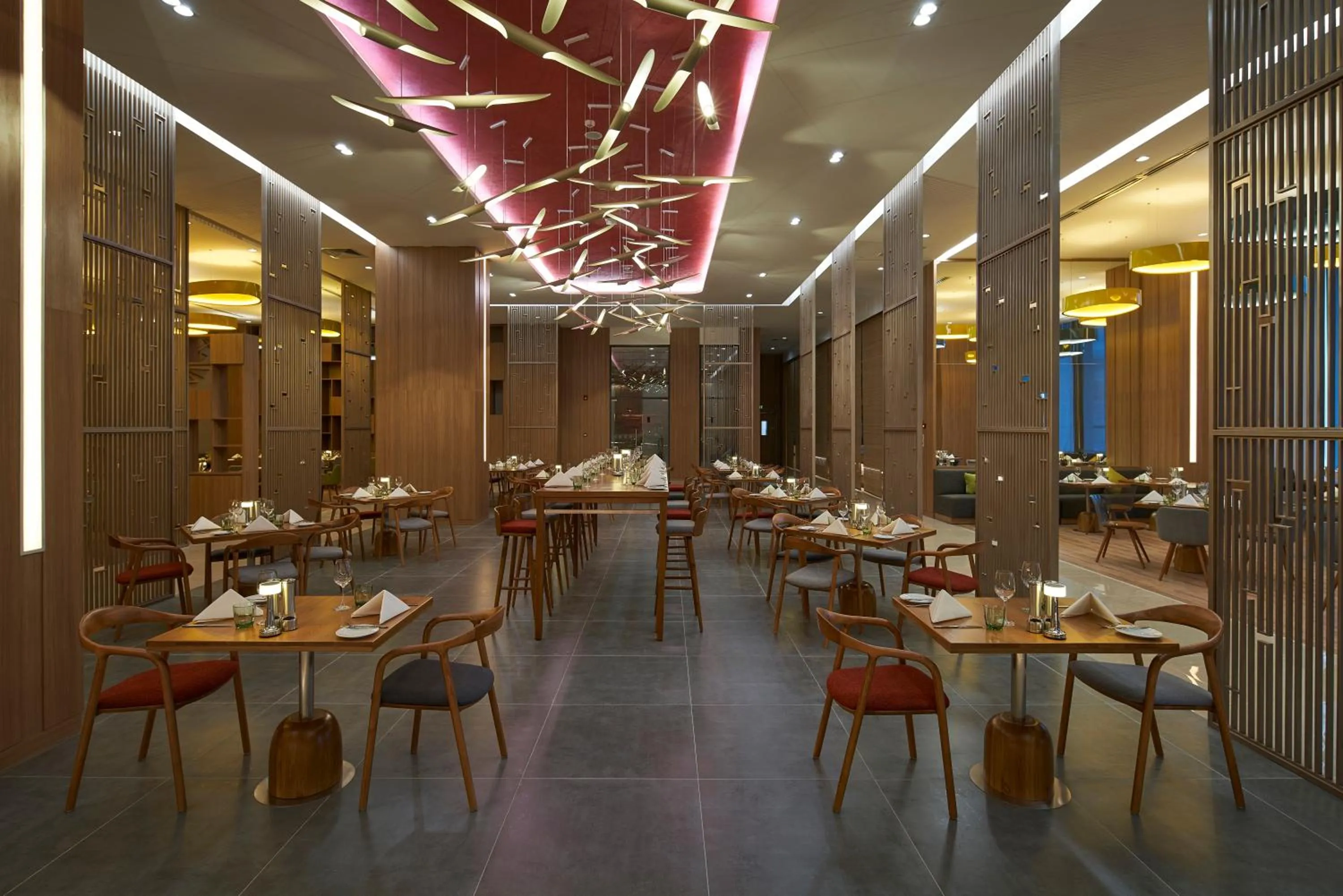 Restaurant/places to eat in Holiday Inn & Suites Saigon Airport by IHG