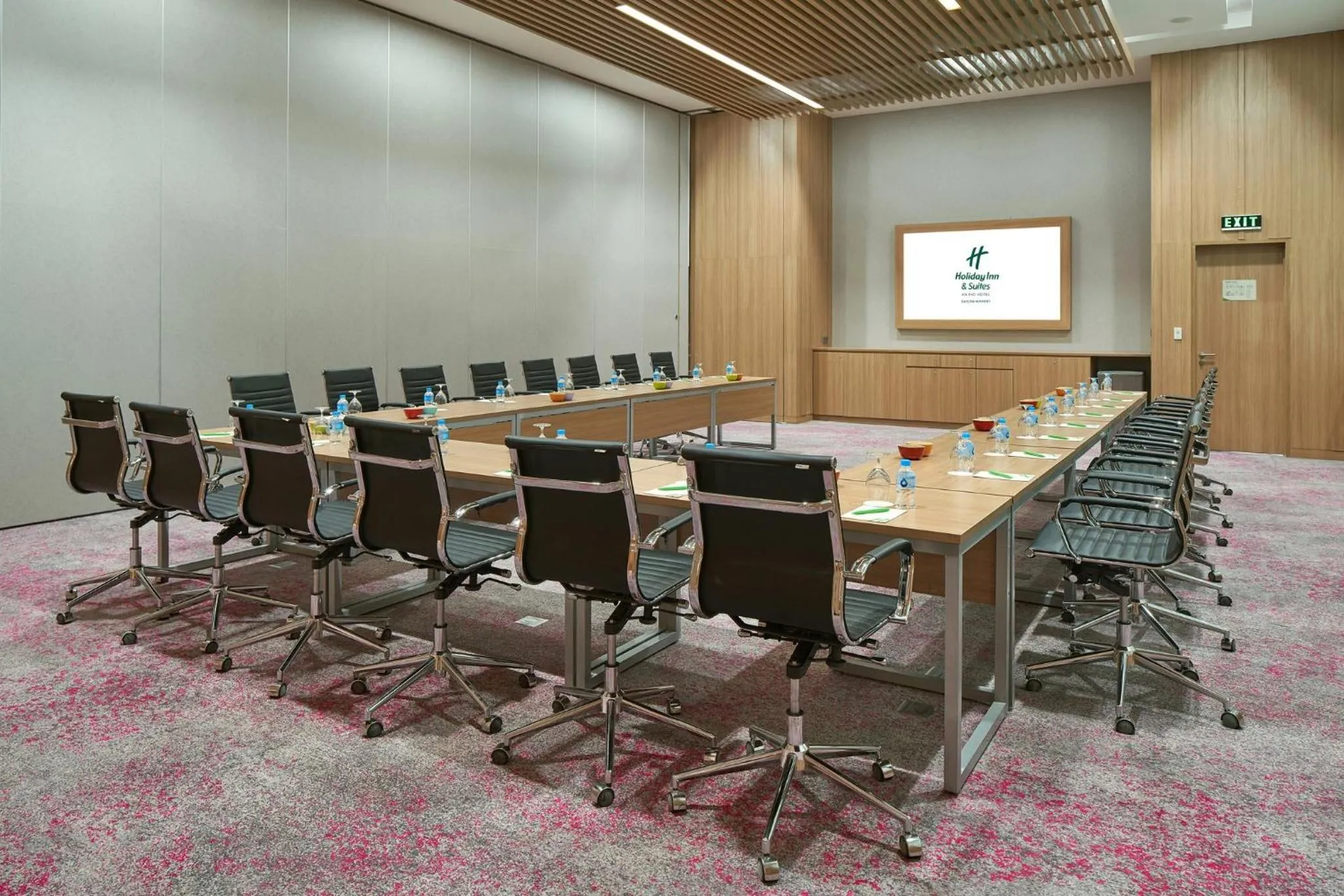Meeting/conference room in Holiday Inn & Suites Saigon Airport by IHG