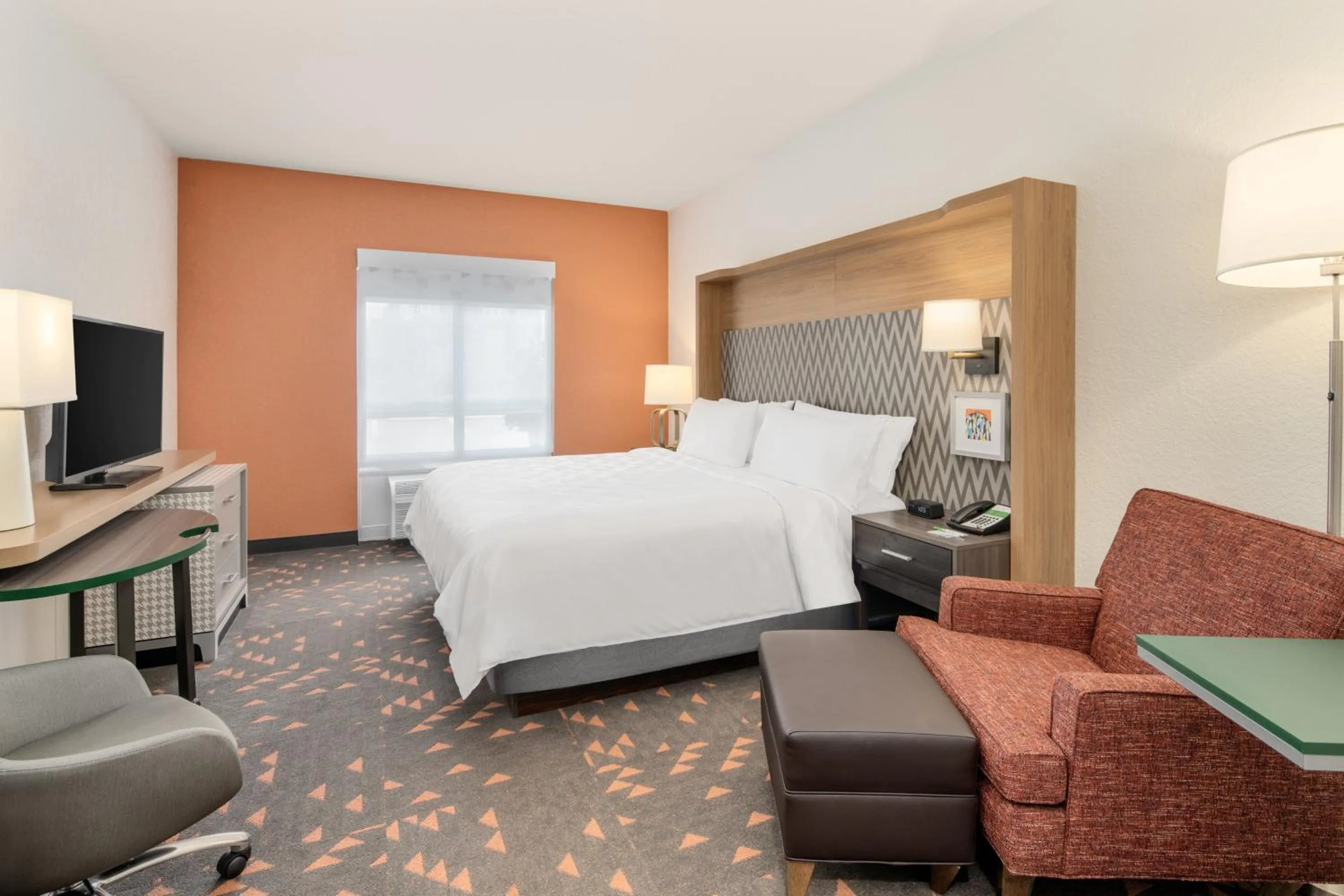 Photo of the whole room, Bed in Holiday Inn & Suites Orlando - I-Drive - Theme Parks by IHG