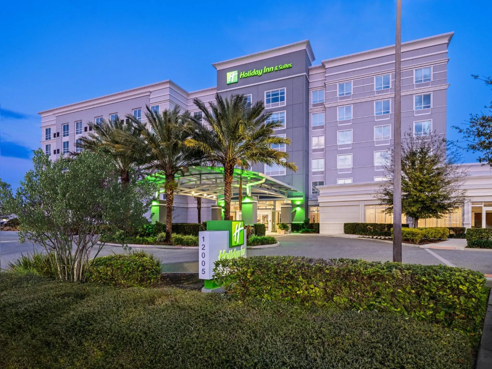Property building in Holiday Inn & Suites Orlando - I-Drive - Theme Parks by IHG