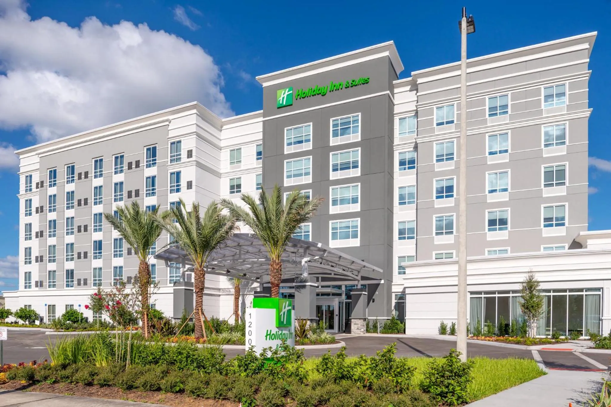 Property building in Holiday Inn & Suites Orlando - I-Drive - Theme Parks by IHG