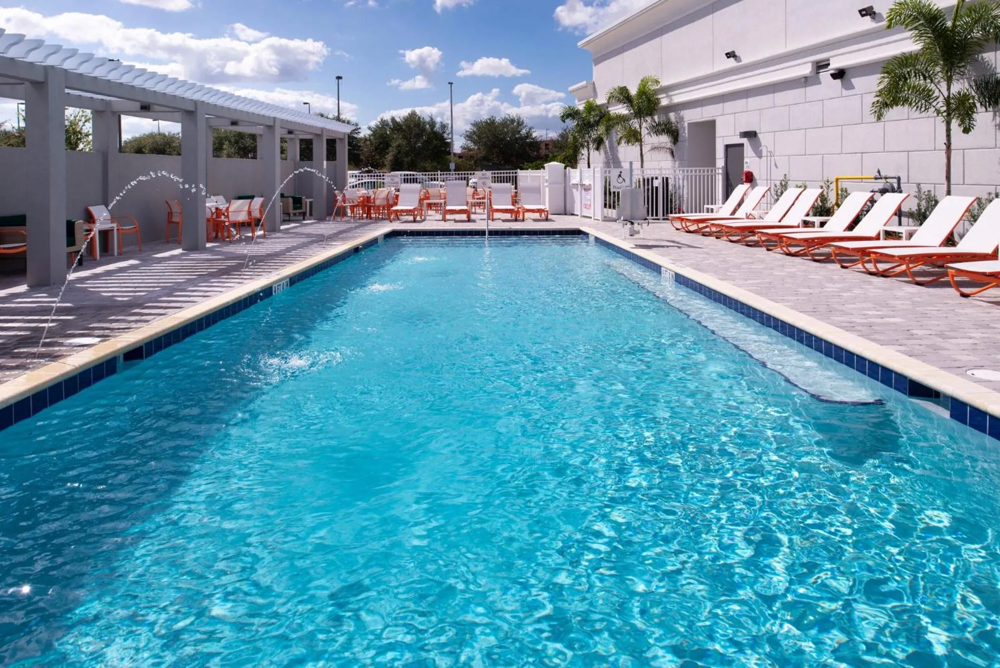 Swimming pool in Holiday Inn & Suites Orlando - I-Drive - Theme Parks by IHG