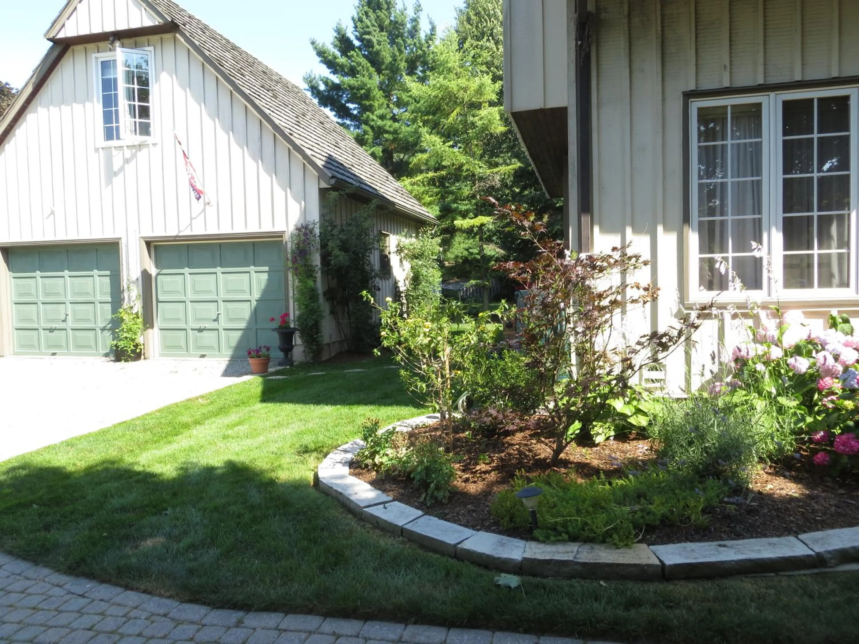 Facade/entrance in Cedar Gables Bed & Breakfast