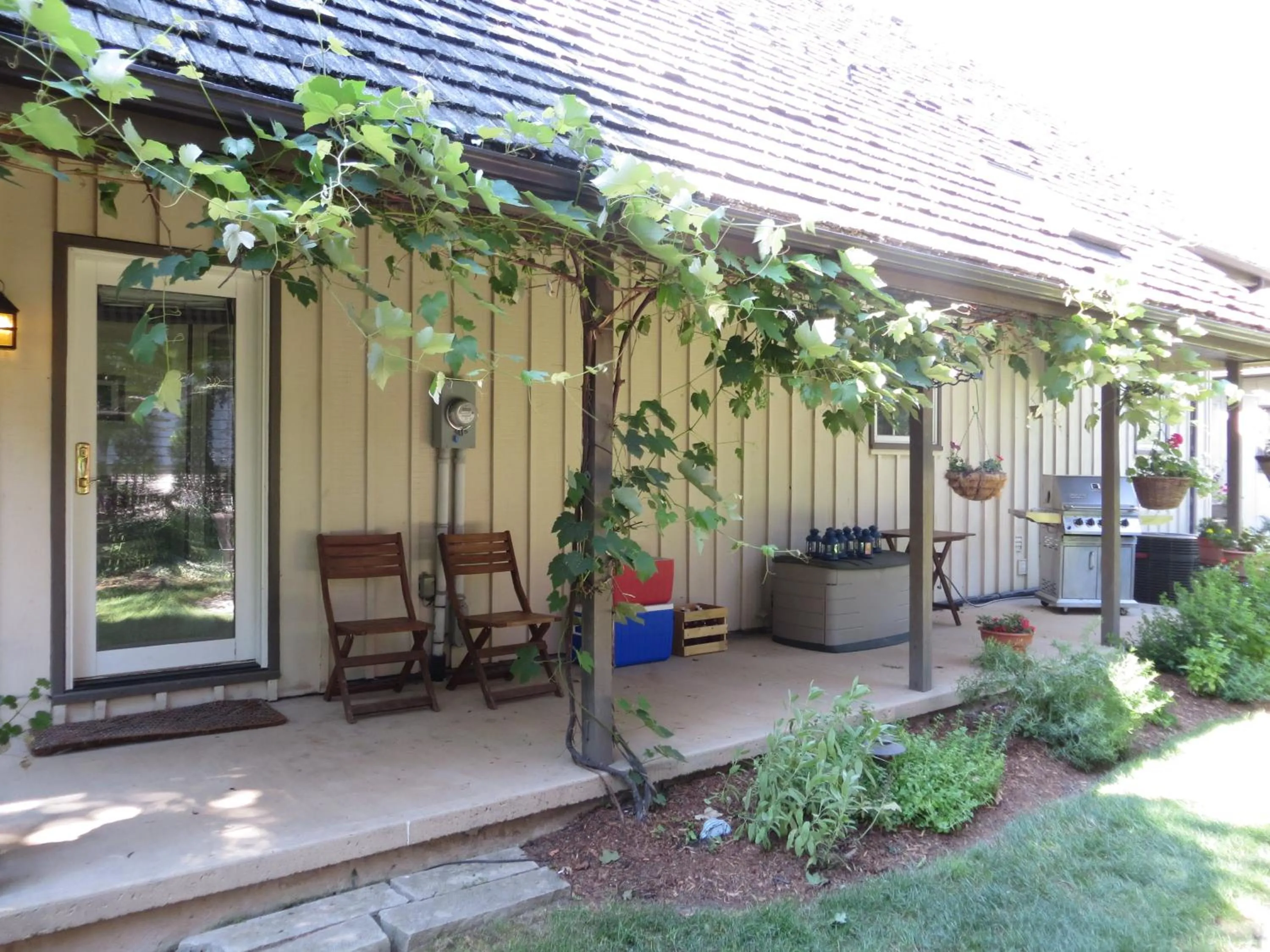 Decorative detail in Cedar Gables Bed & Breakfast