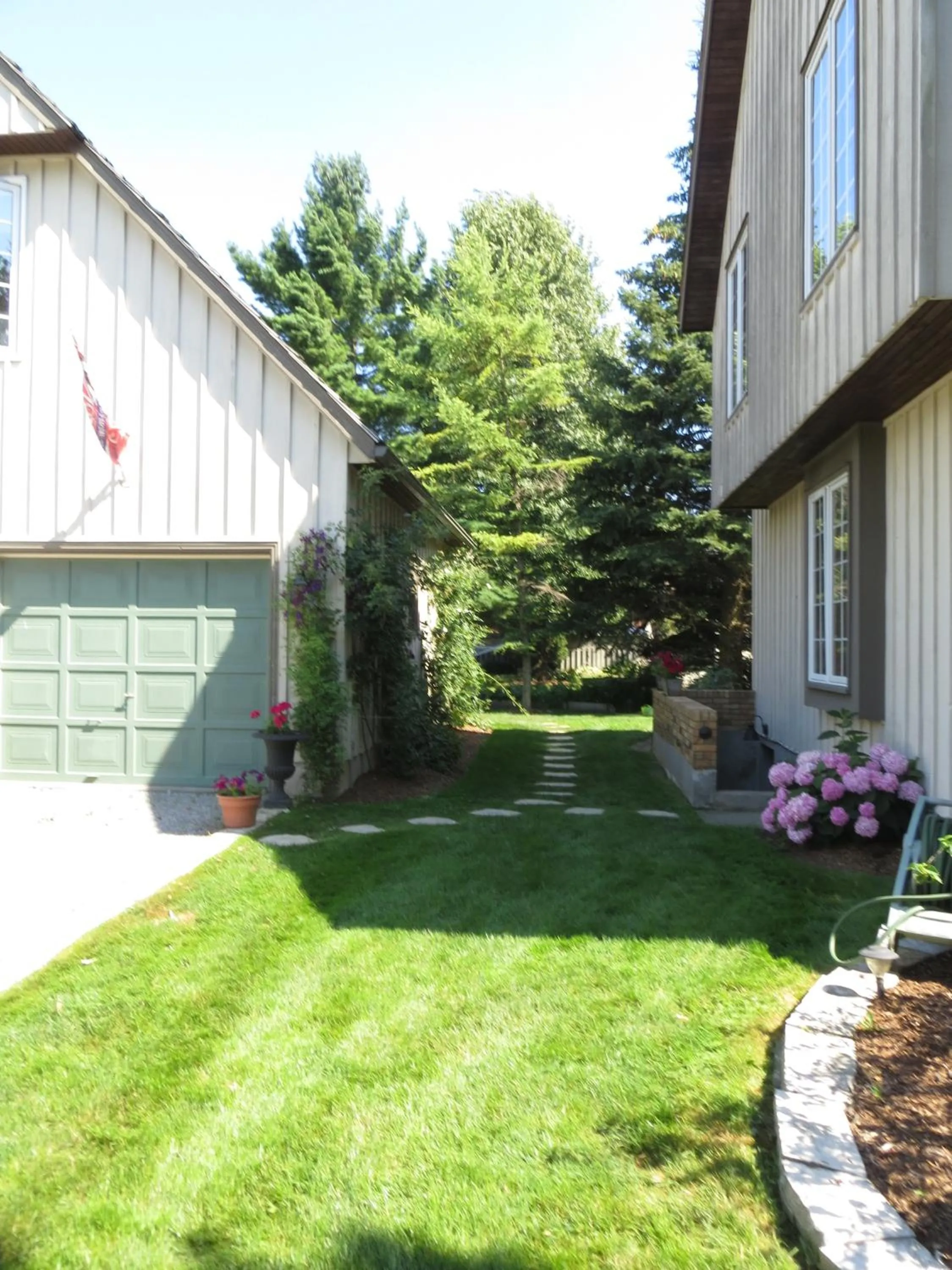 Facade/entrance in Cedar Gables Bed & Breakfast
