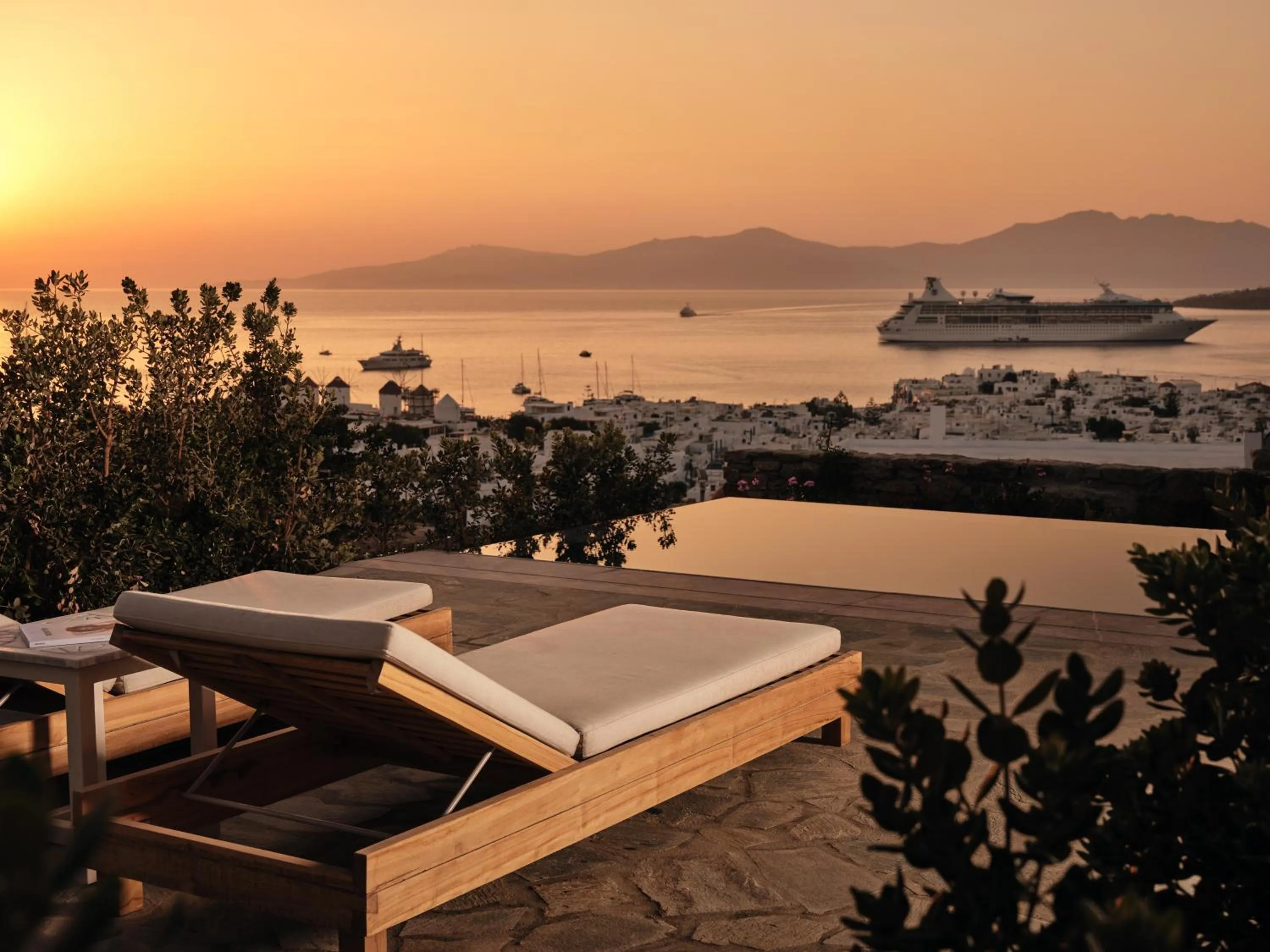 Patio in Belvedere Mykonos - Hilltop Rooms & Suites - The Leading Hotels of the World