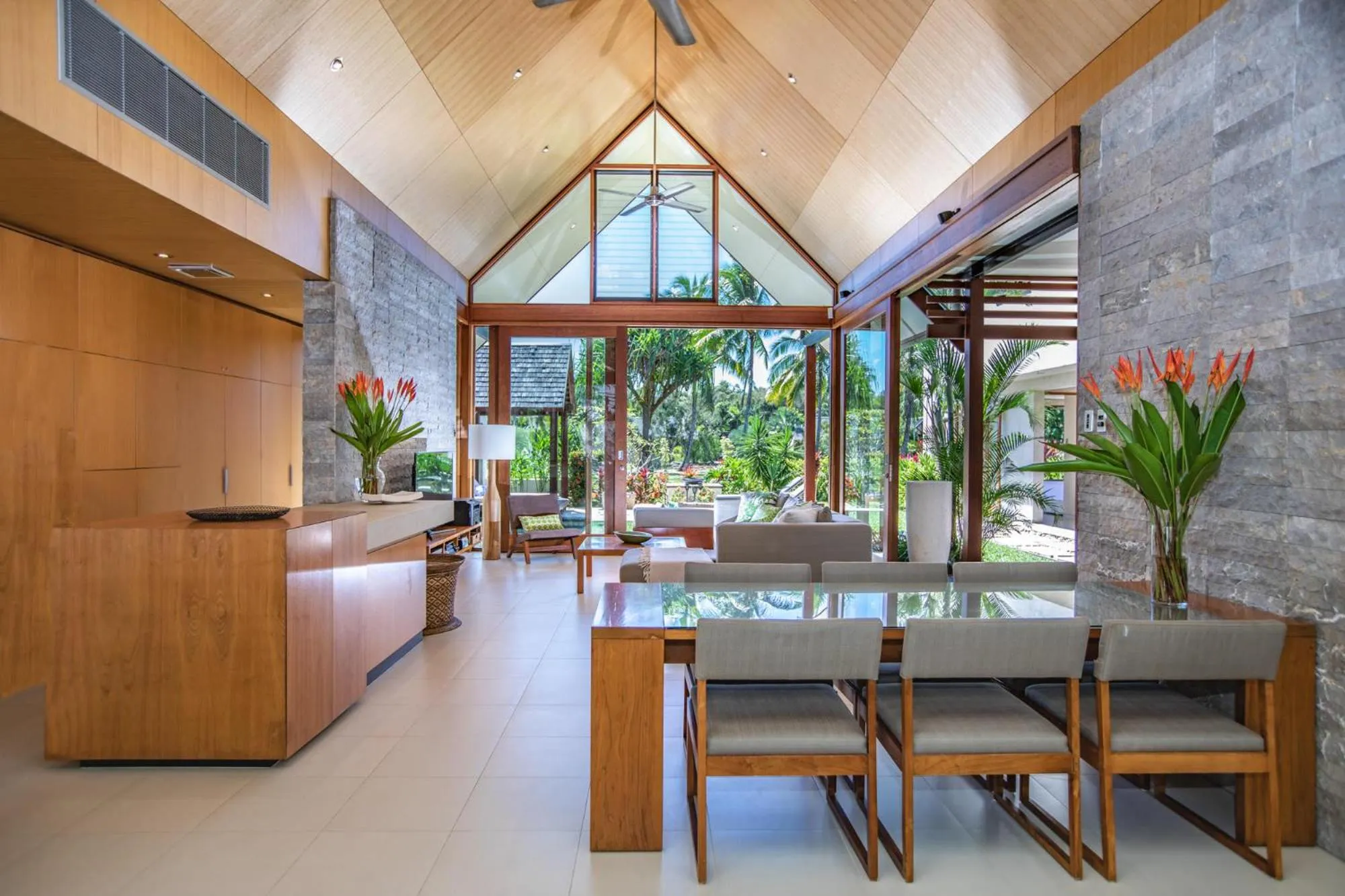 Dining area in Niramaya Villas and Spa