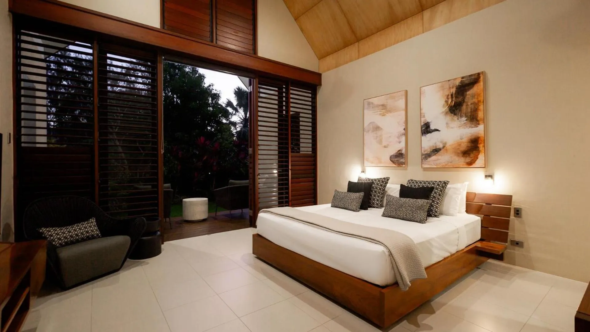 Bedroom, Bed in Niramaya Villas and Spa