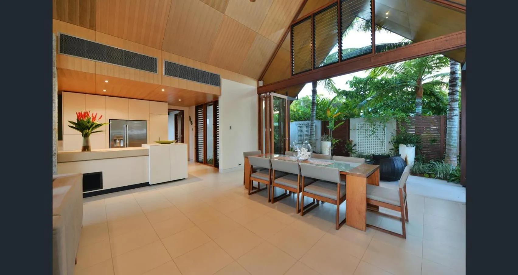 Kitchen or kitchenette in Niramaya Villas and Spa