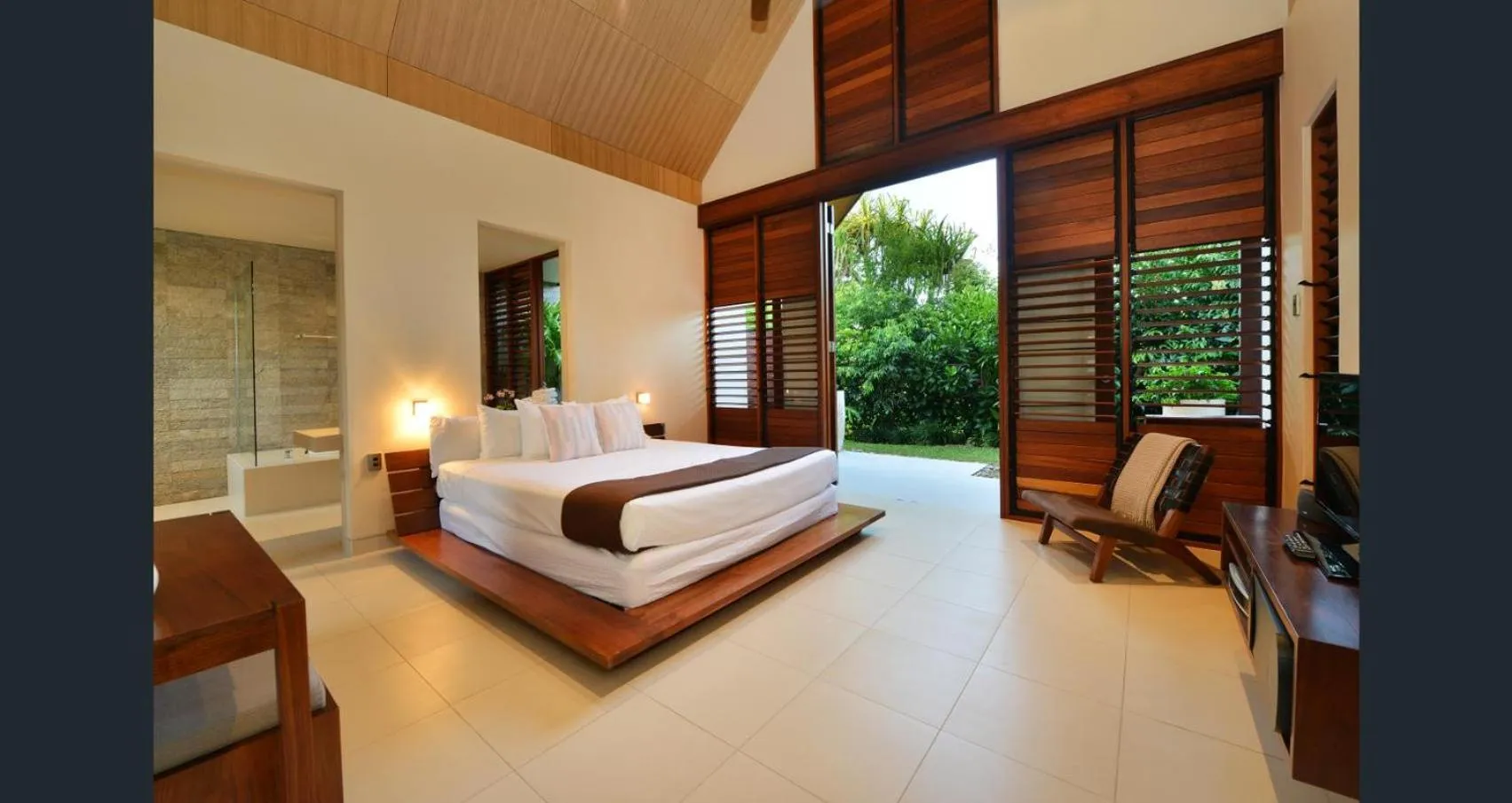 Bedroom, Bed in Niramaya Villas and Spa