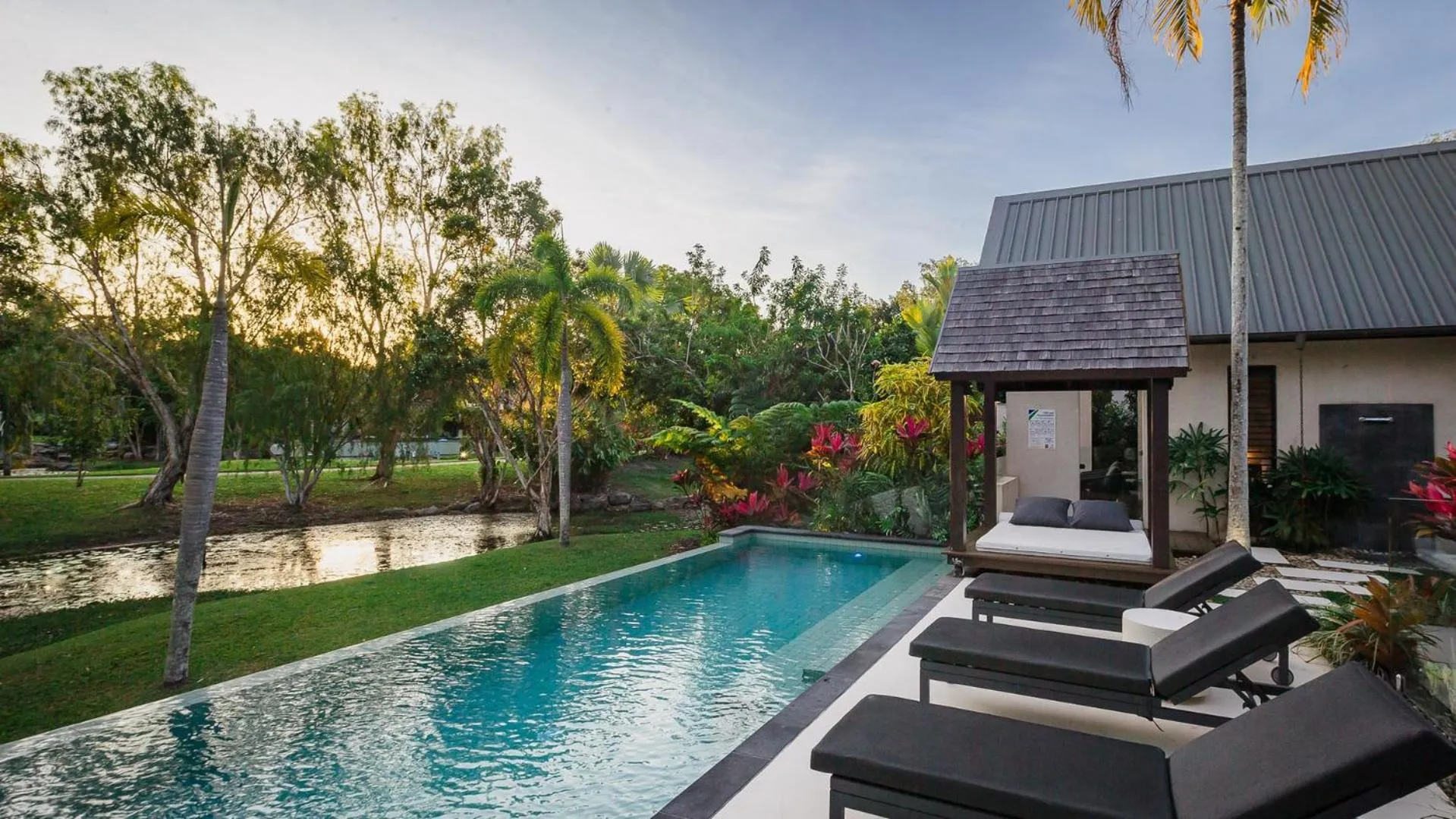 Swimming pool in Niramaya Villas and Spa