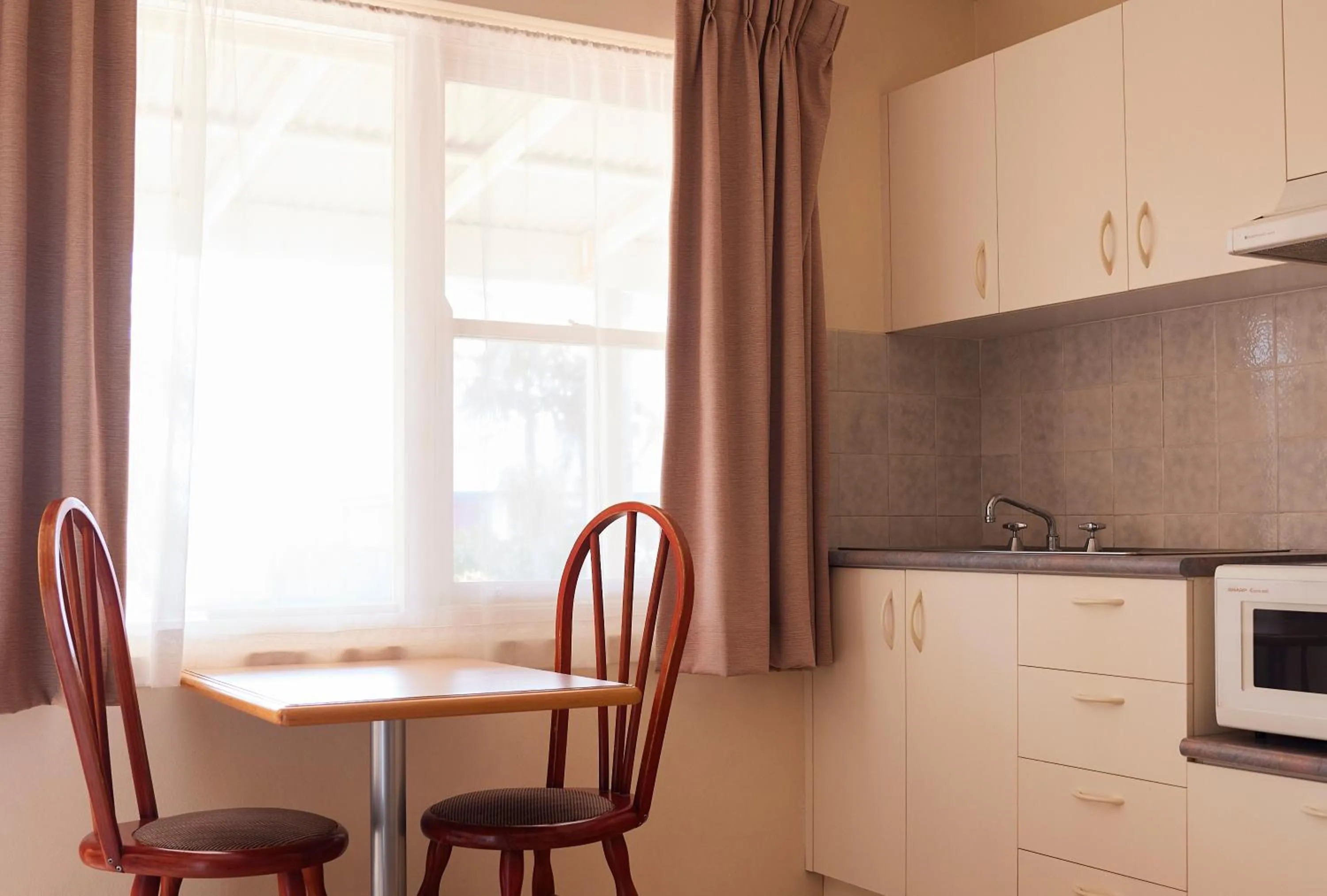 Holiday Lodge Motor Inn