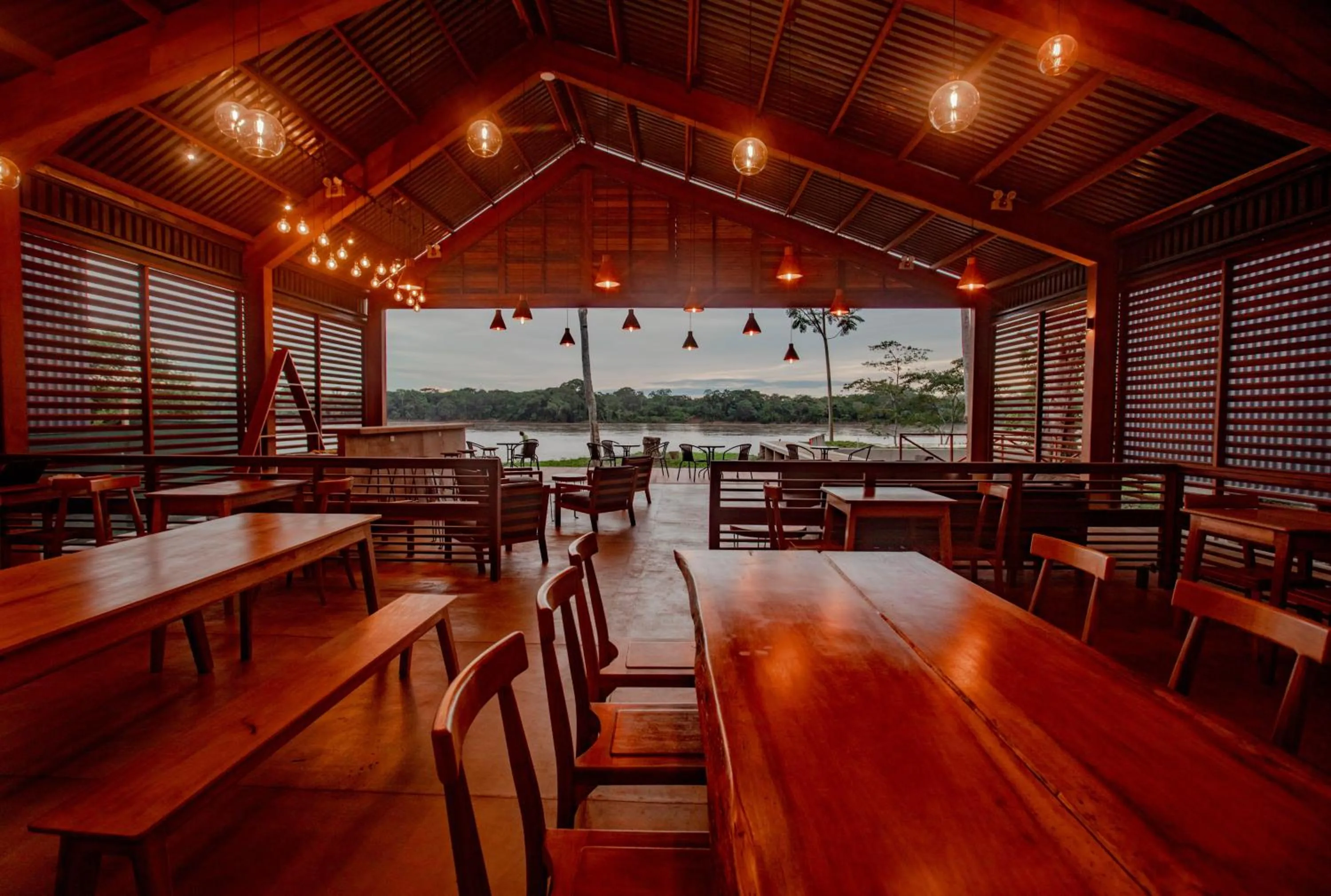 Restaurant/places to eat in Enai