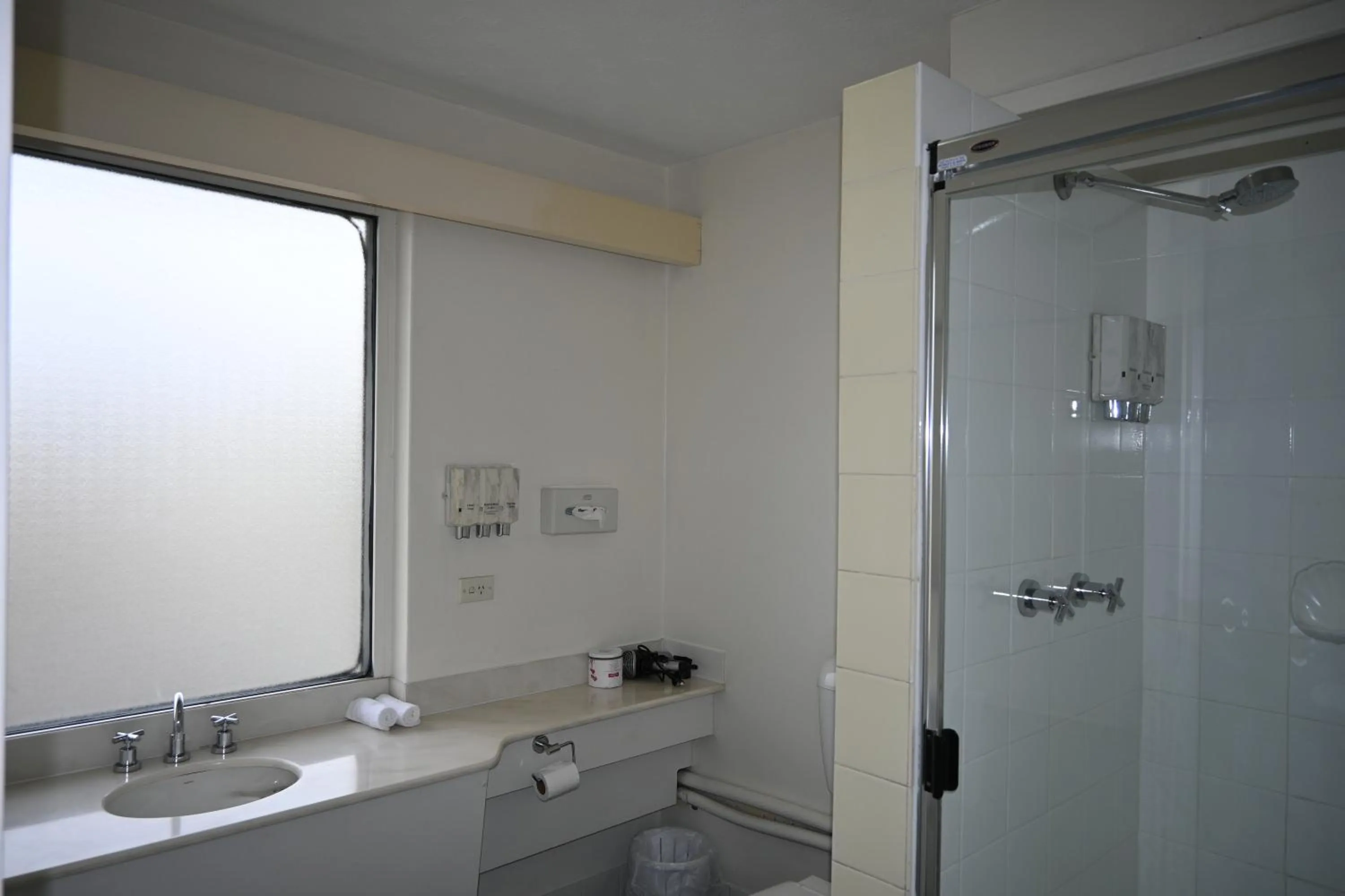 Bathroom in Hamilton Motor Inn