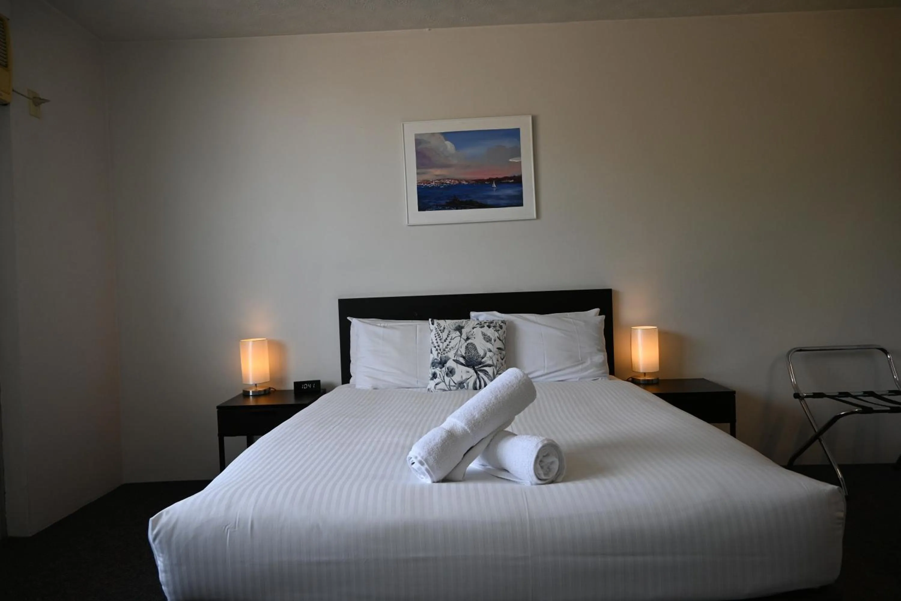 Bedroom in Hamilton Motor Inn