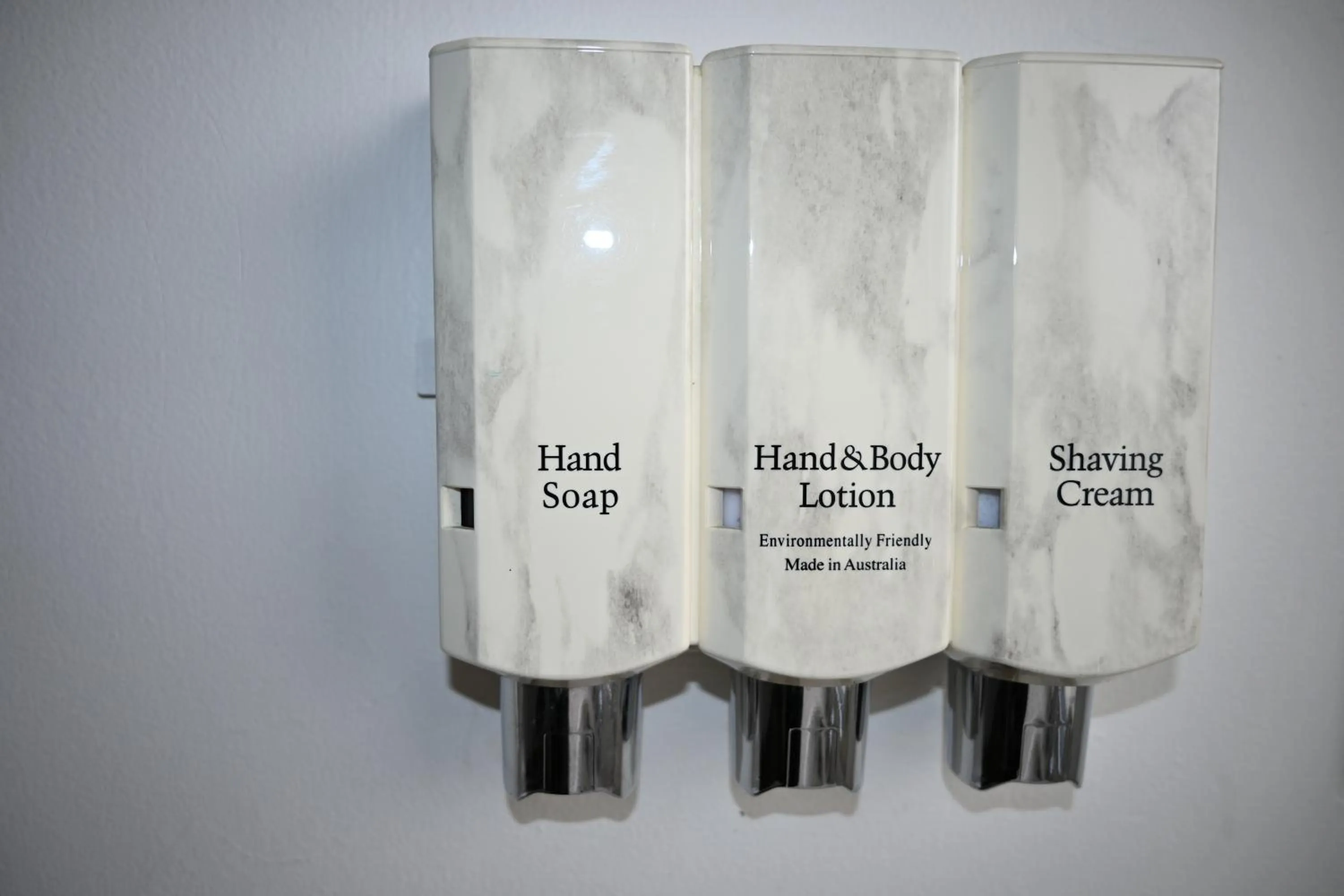 Bathroom in Hamilton Motor Inn