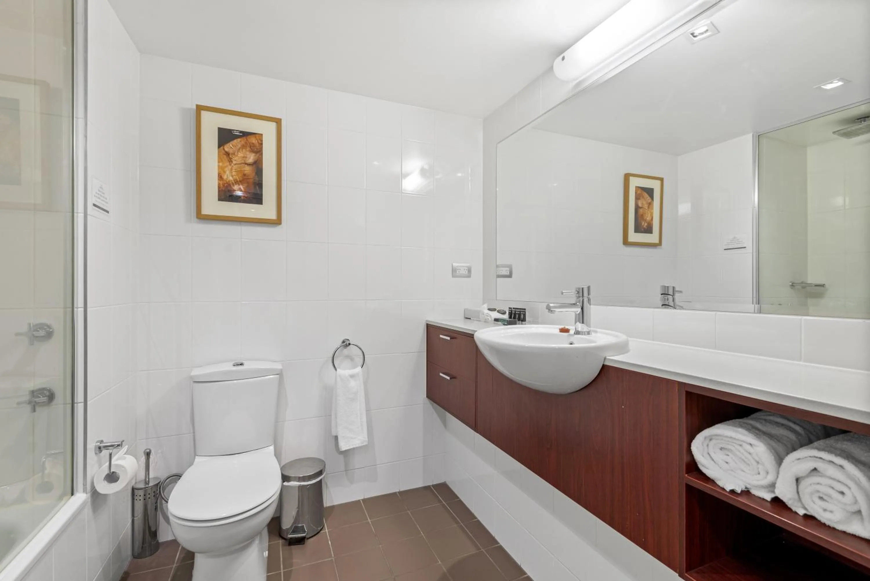 Shower in Amora Hotel Riverwalk Melbourne