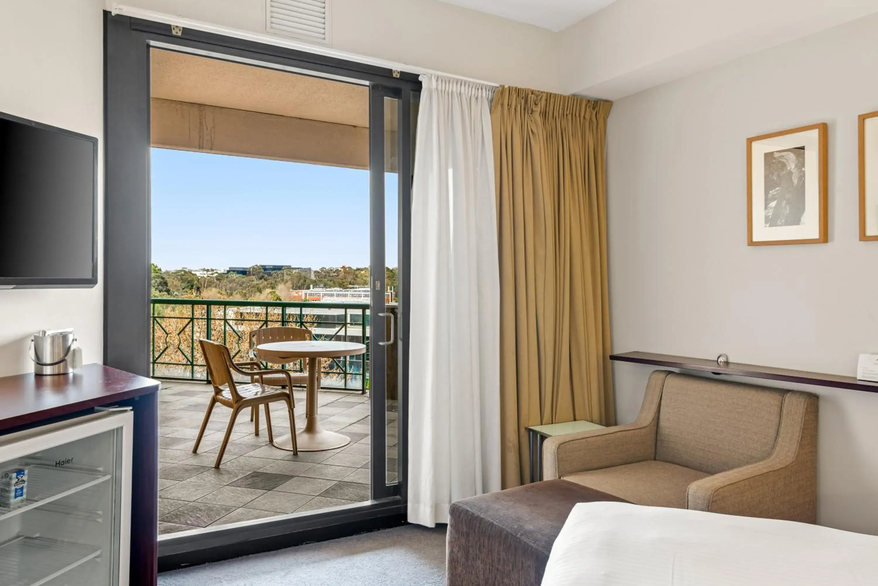 King Room With Spa Bath & Balcony in Amora Hotel Riverwalk Melbourne King Room With Spa Bath & Balcony in Amora Hotel Riverwalk Melbourne