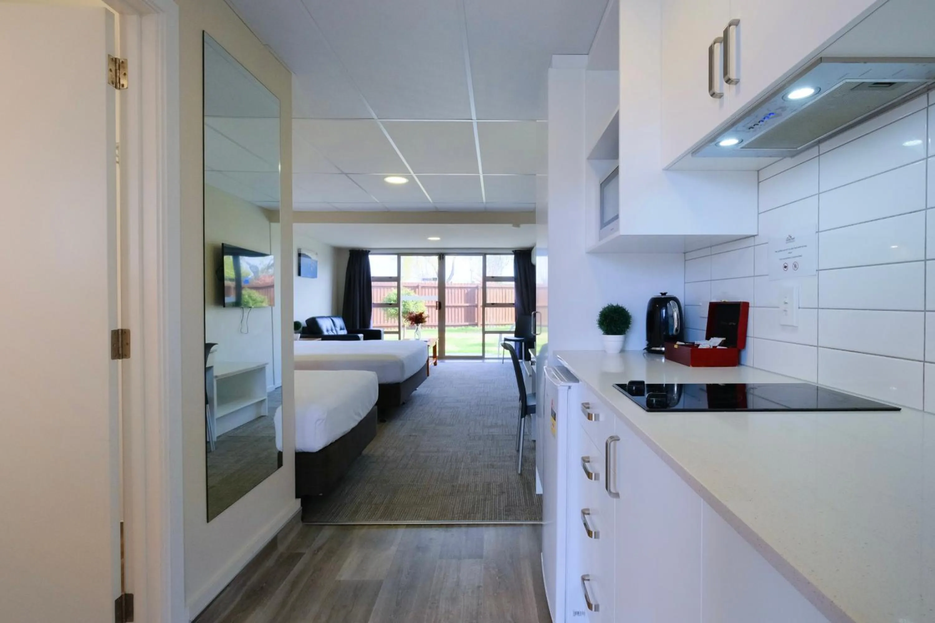 Kitchen or kitchenette, Bed in The Garden Hotel