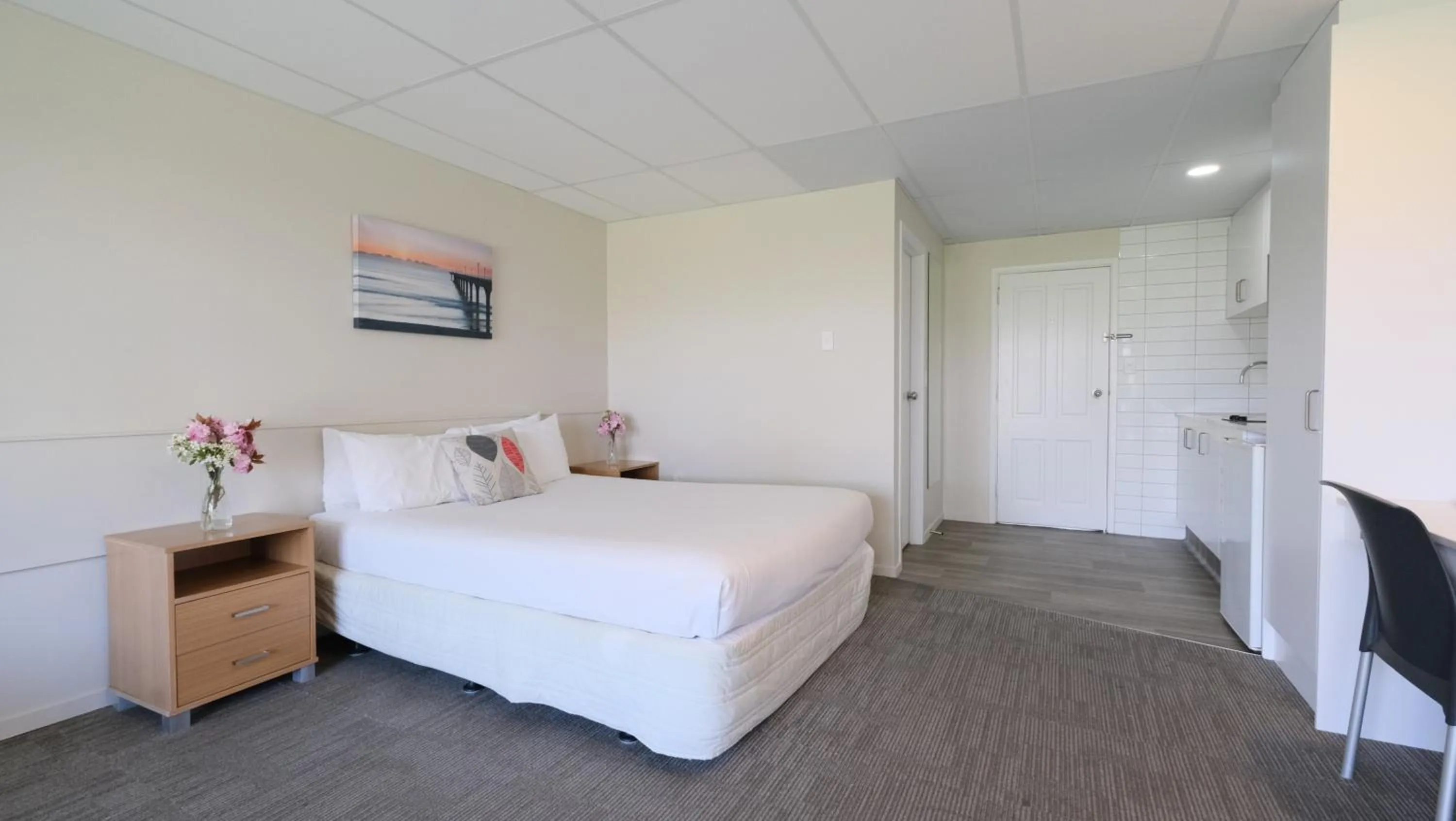 Bedroom, Bed in The Garden Hotel