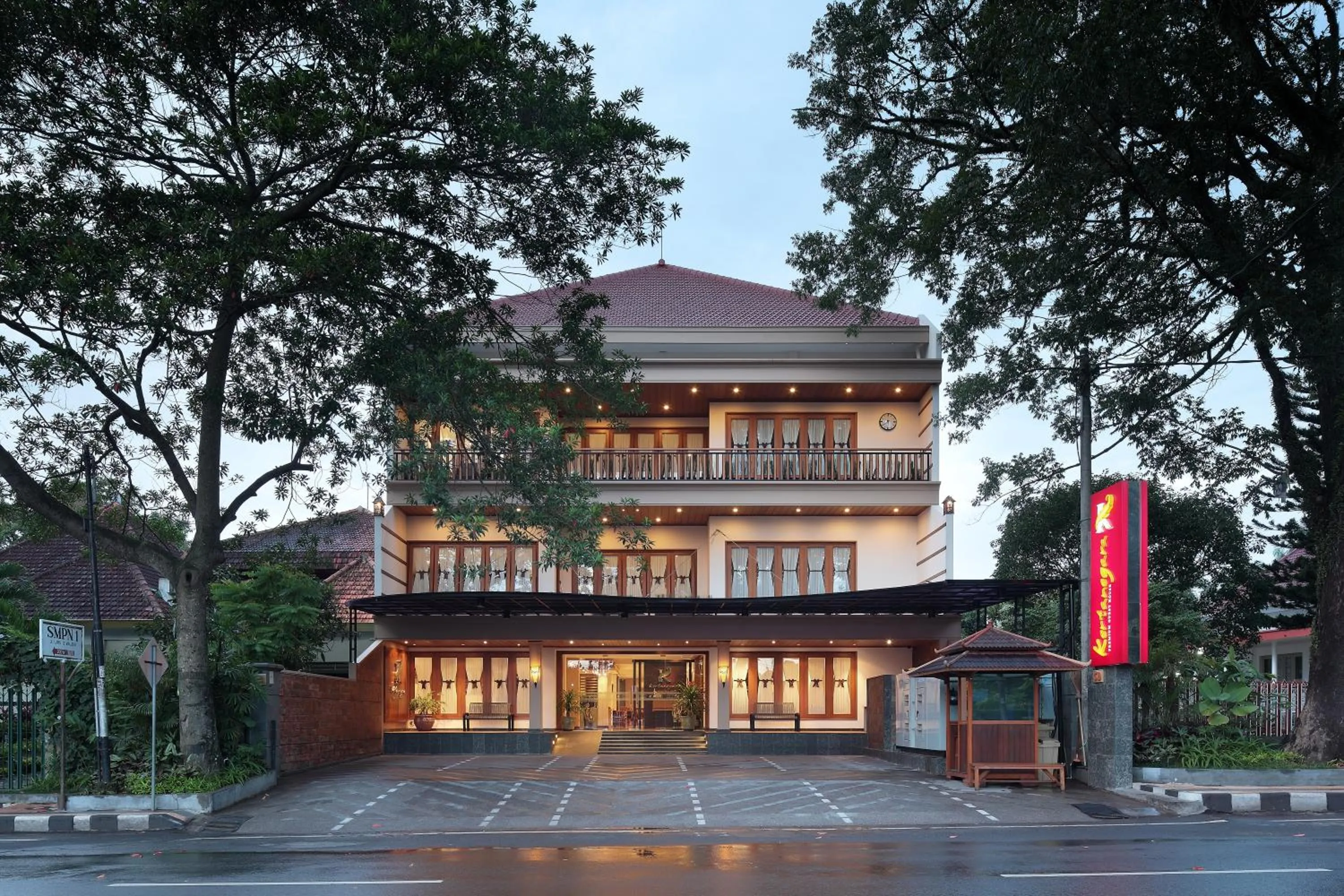 Kertanegara Premium Guest House