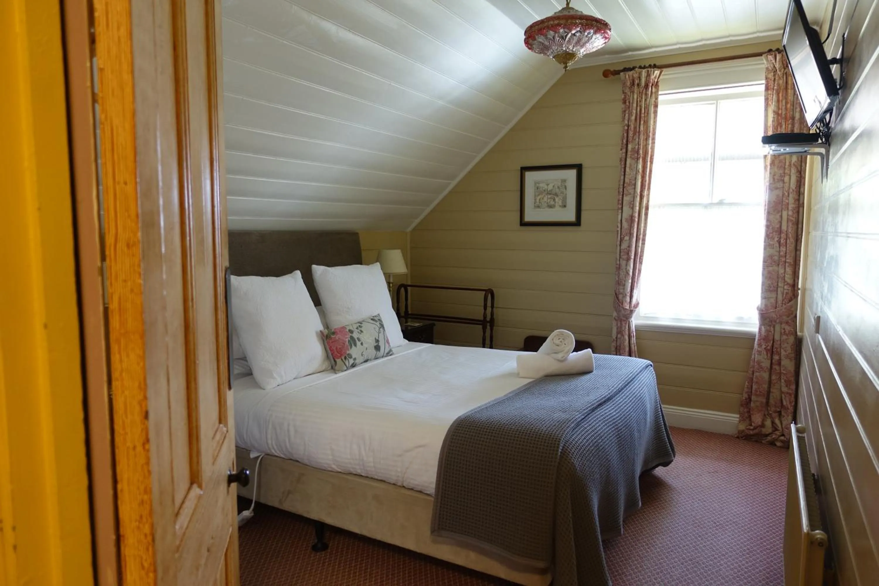 Photo of the whole room, Bed in Kurrara Historic Guest House