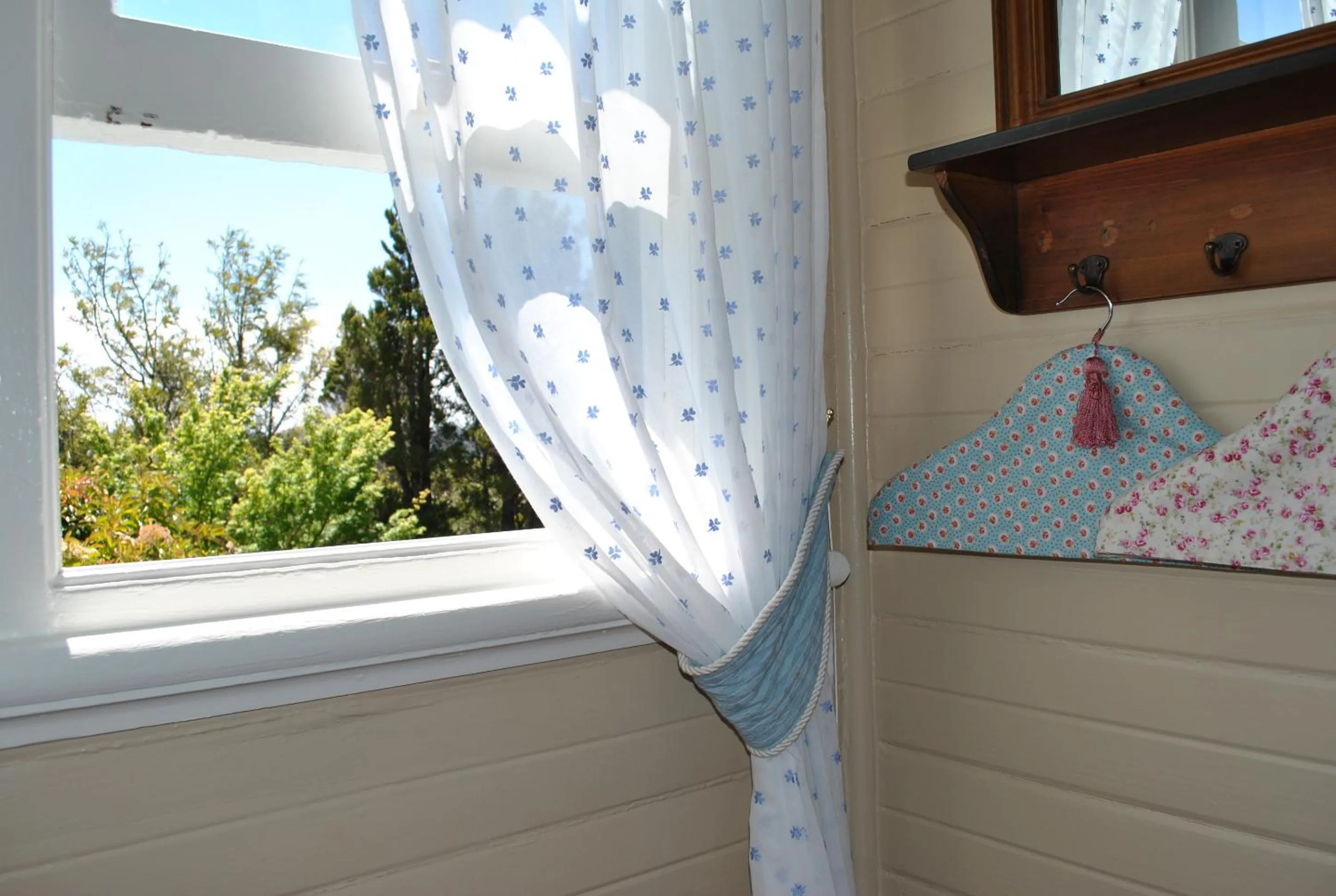 Decorative detail, Bed in Kurrara Historic Guest House