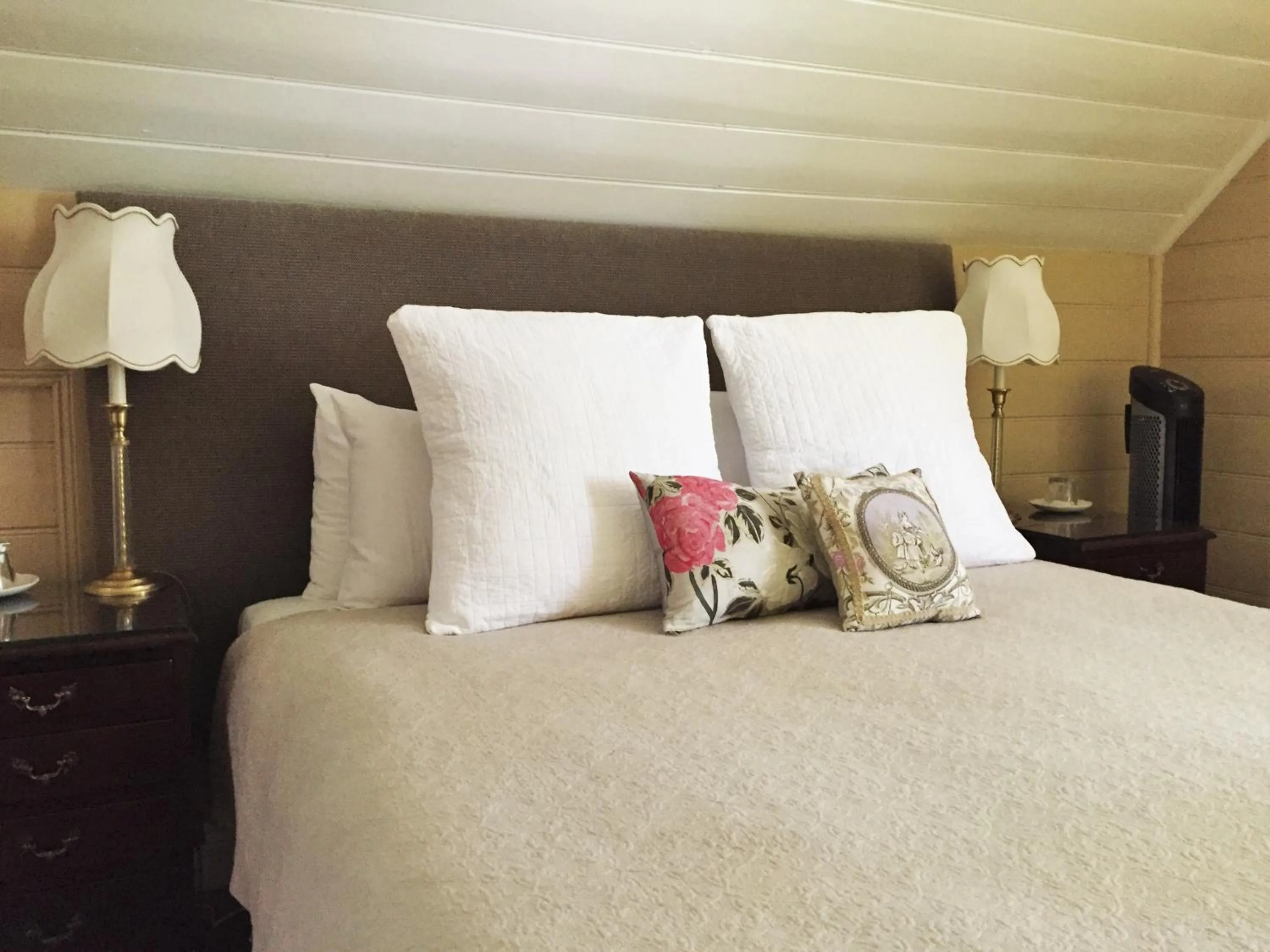 Bed in Kurrara Historic Guest House