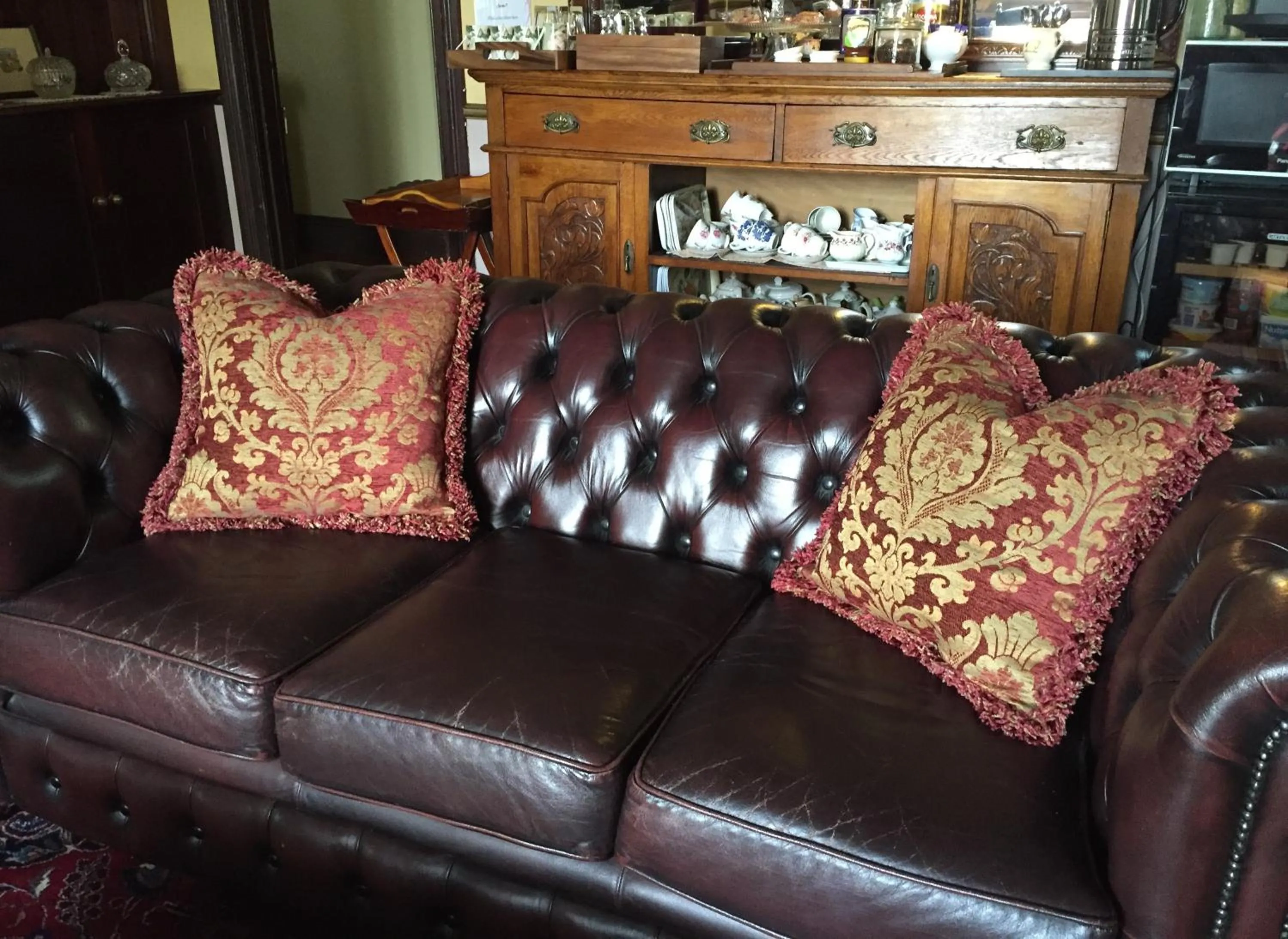 Communal lounge/ TV room in Kurrara Historic Guest House