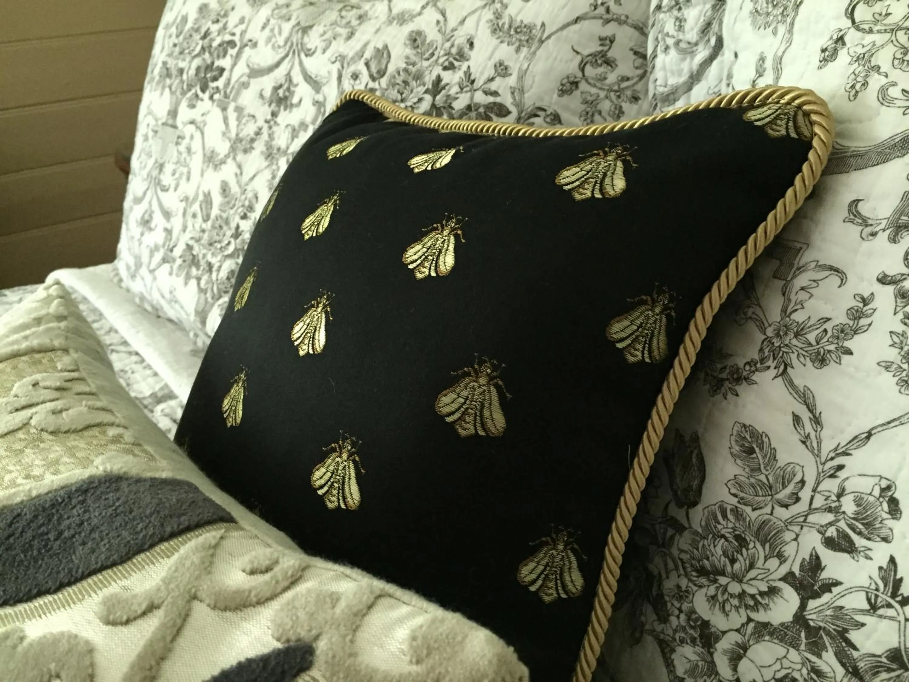 Decorative detail, Bed in Kurrara Historic Guest House